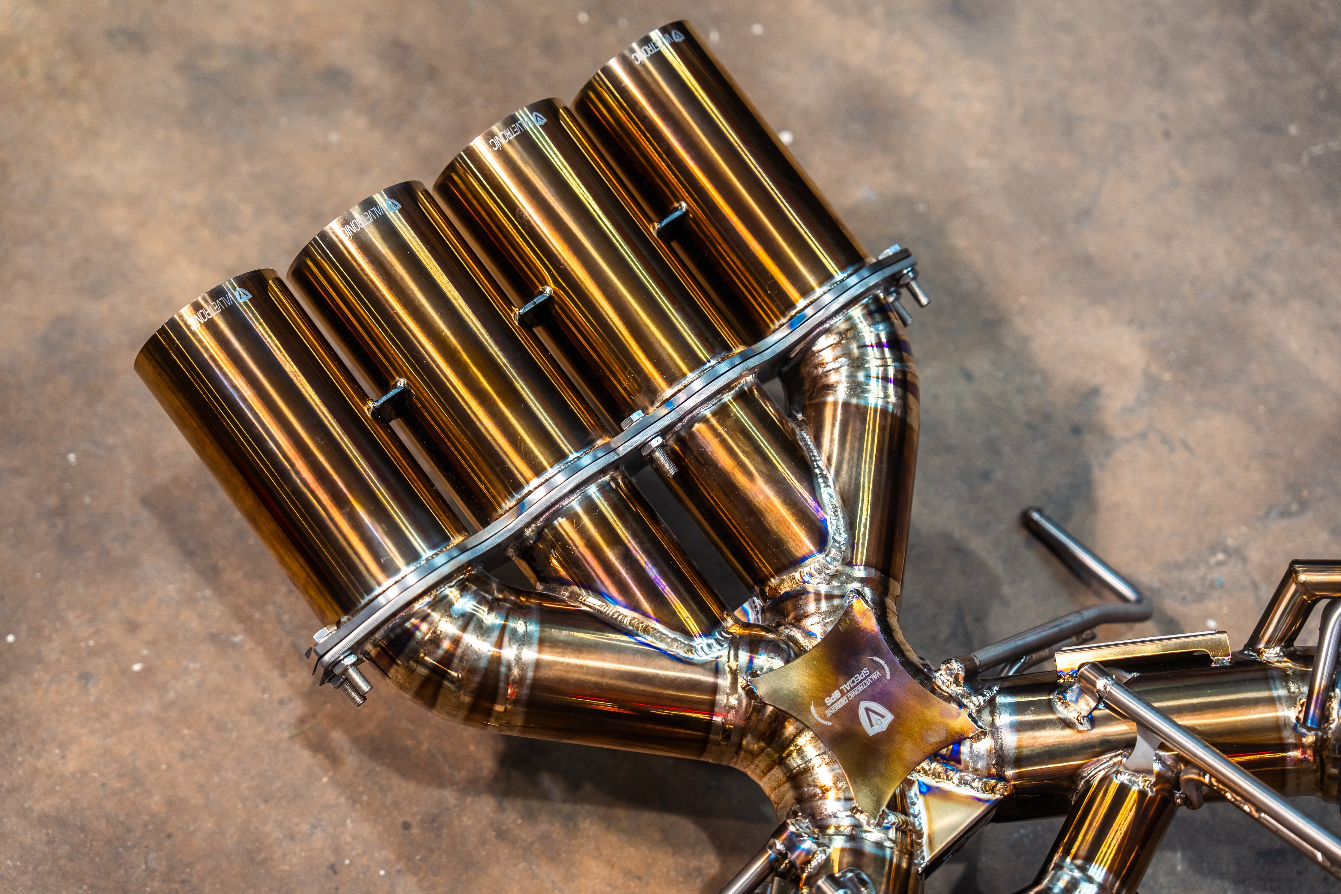 Titanium F1 exhaust McLaren 765LT: four-tip rear section angled