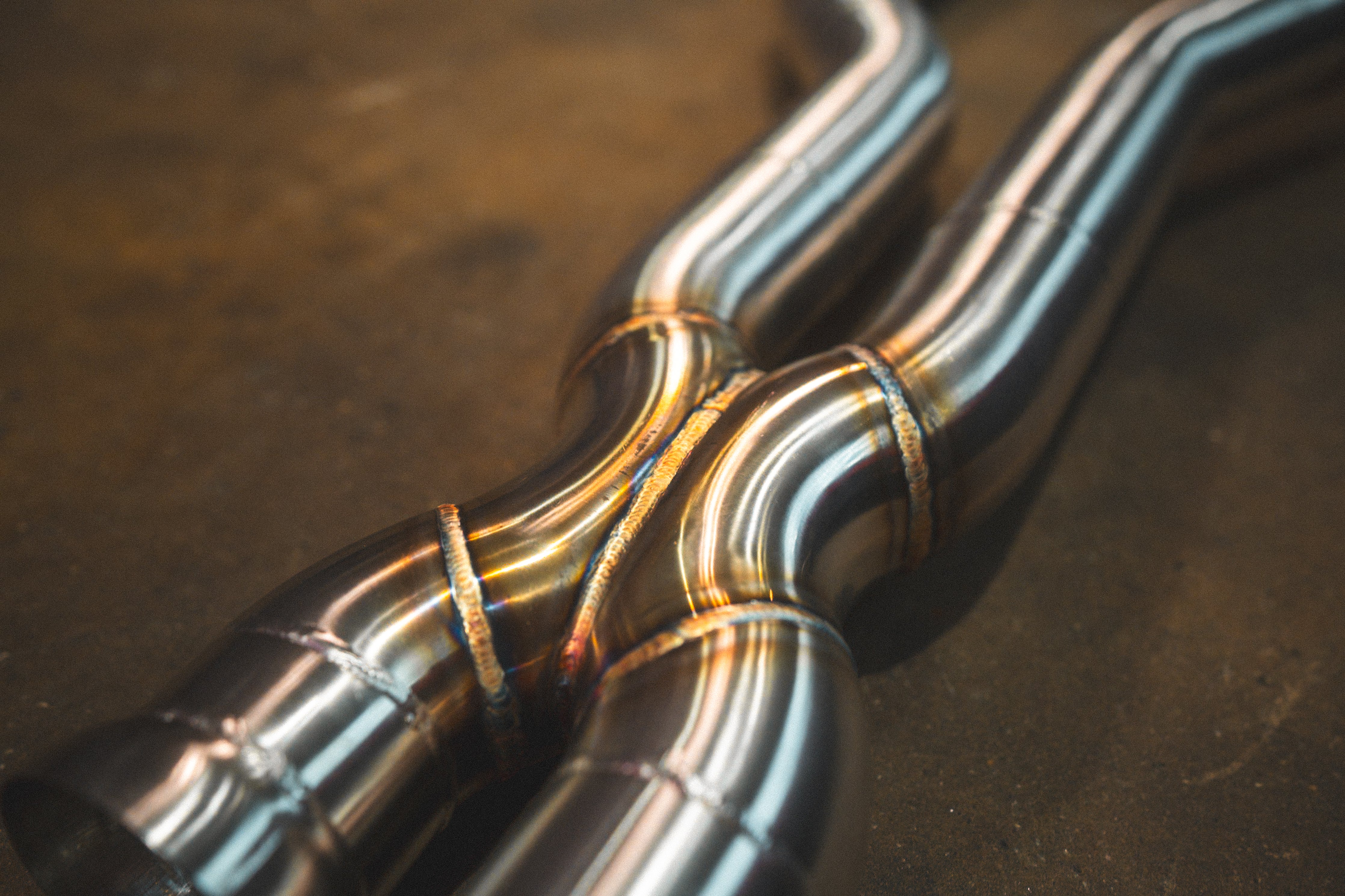 Valvetronic Designs Valved Exhaust AMG CLS63 W218 manufacturer gallery: central crossover tubes viewed at an angle
