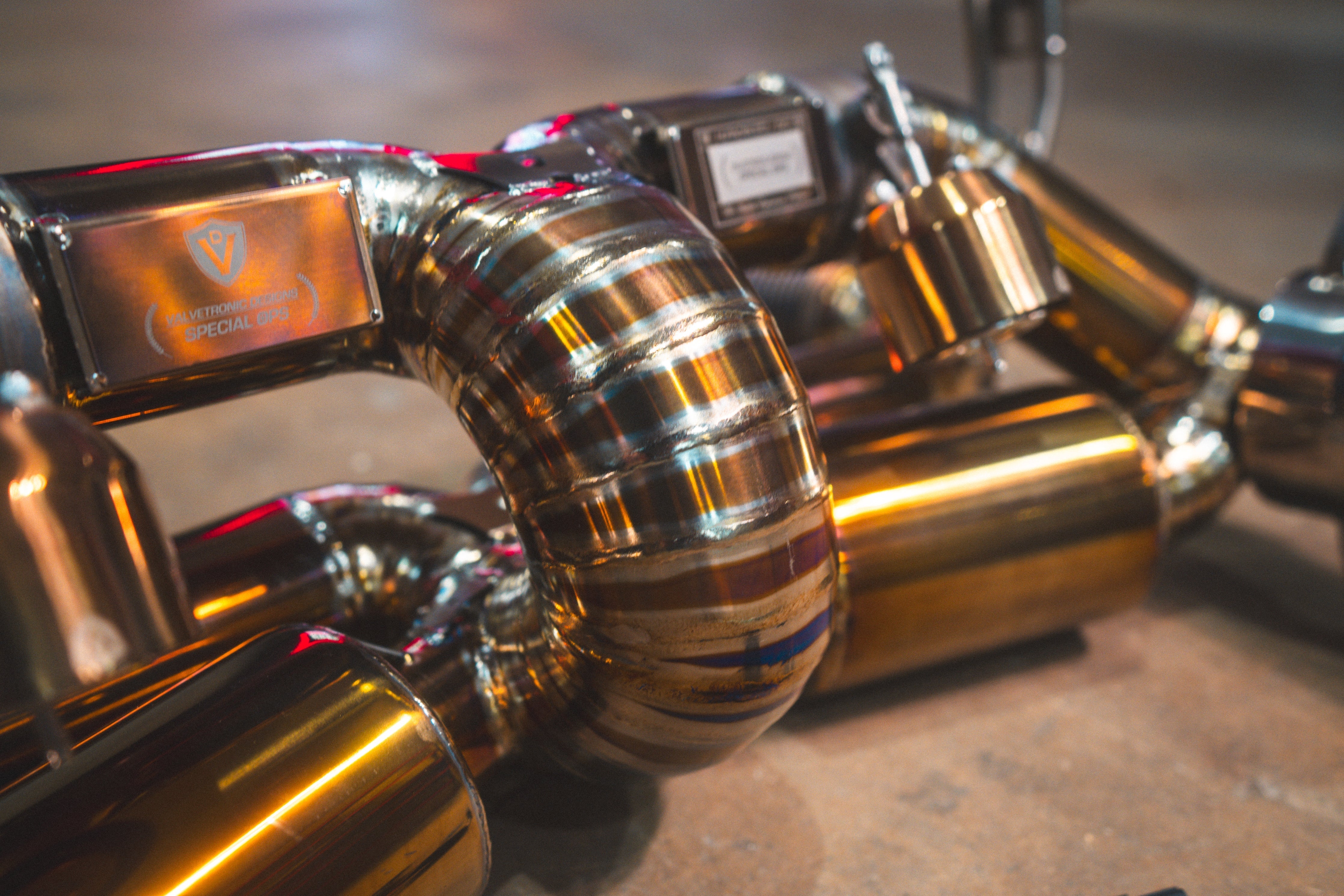 Titanium exhaust Lamborghini Huracan: rear section tube routing