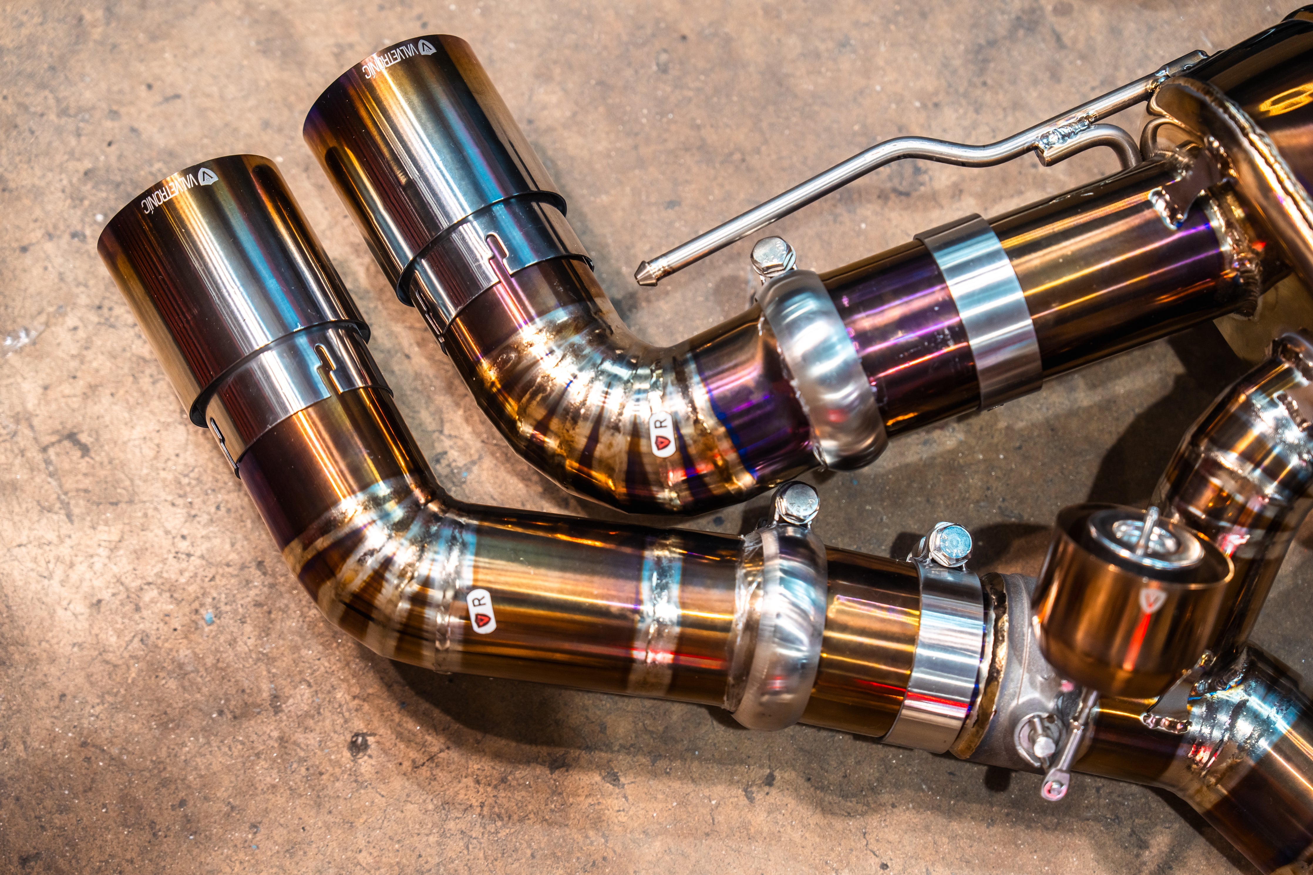 Titanium exhaust BMW G42 M240i: rear titanium pipe bends