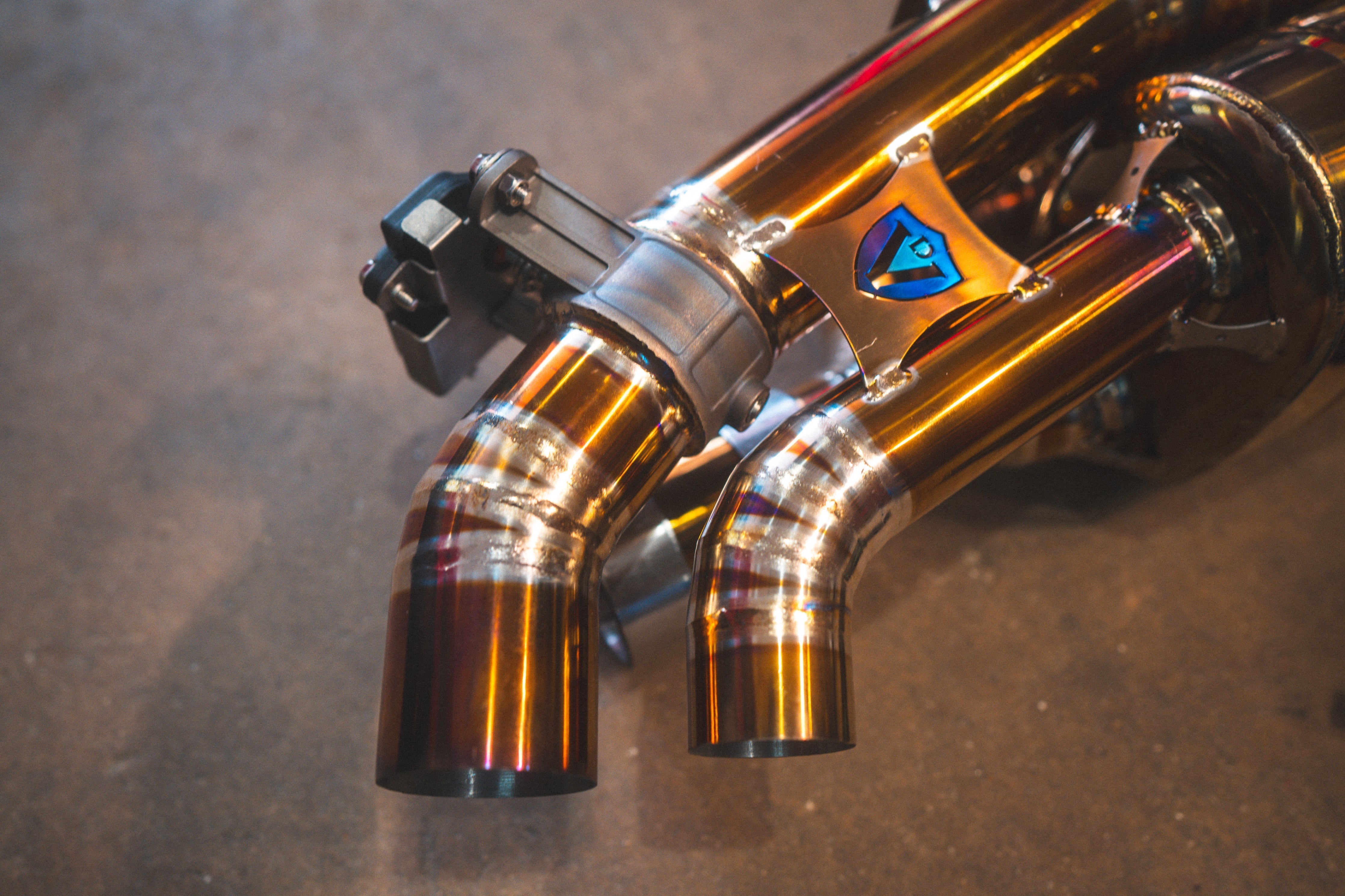 Valvetronic Designs Exhaust Porsche 992 Carrera / Turbo manufacturer gallery: pair of outlet branches, actuator and crossover brace