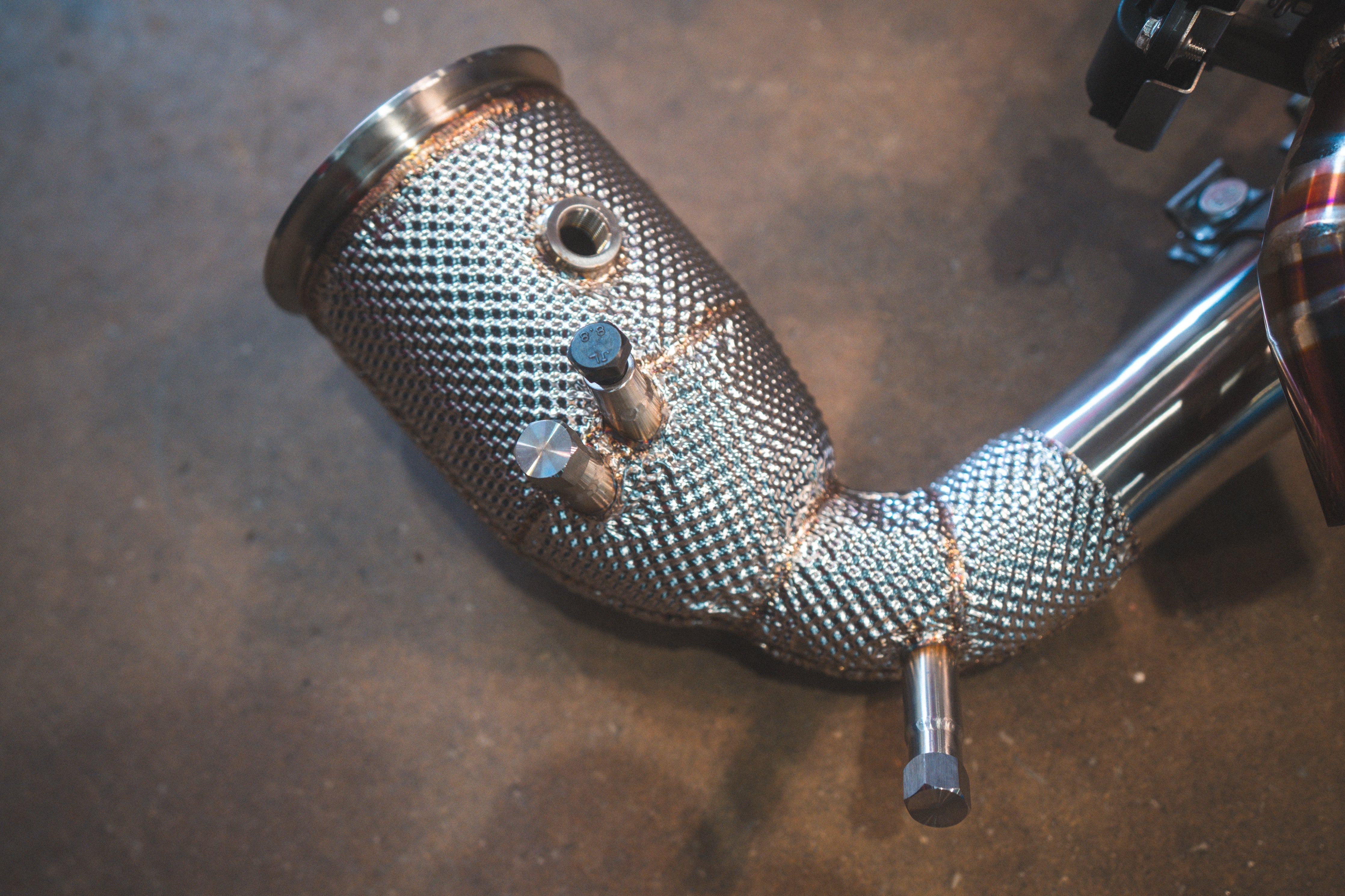Valvetronic Designs Exhaust Porsche 992 Carrera / Turbo manufacturer gallery: optional catted downpipe with textured heat shield and sensor ports