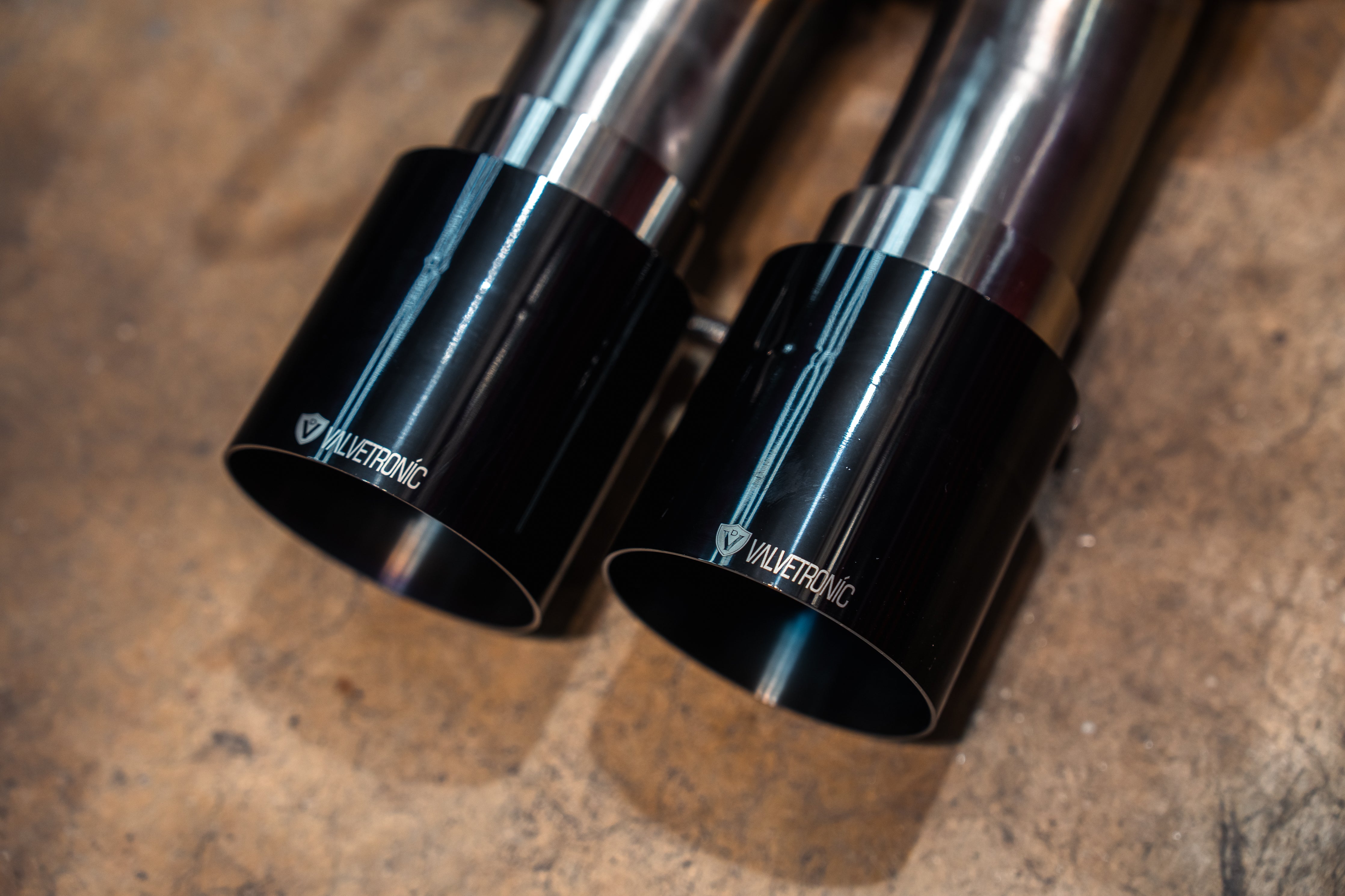 Stainless exhaust WRX FA20: pair of dark exhaust tips