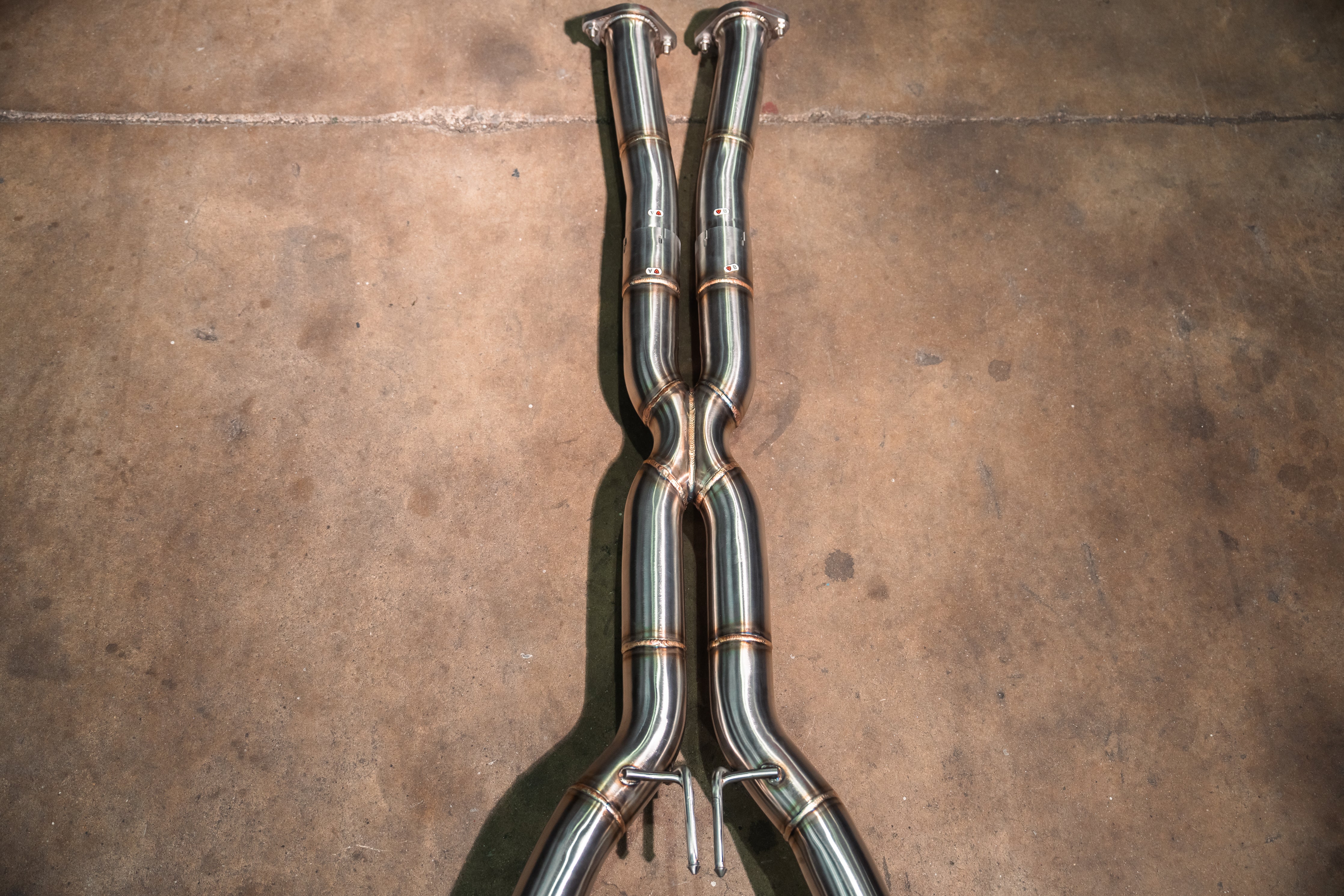 Valvetronic Designs Valved Exhaust Corvette C7 manufacturer gallery: straight overhead view of the crossover pipe section