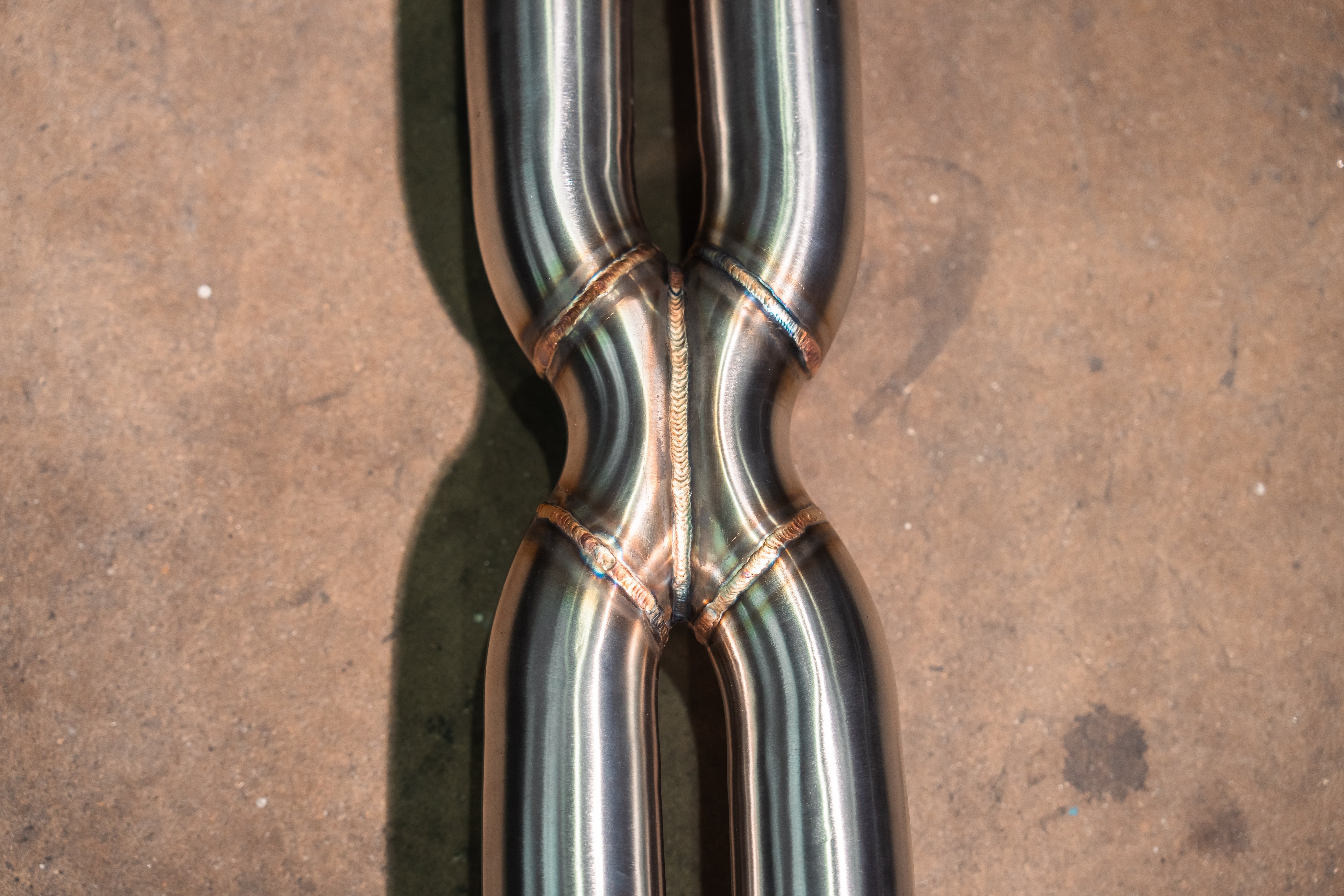 Valvetronic Designs Valved Exhaust Corvette C7 manufacturer gallery: close-up of the central crossover tubes