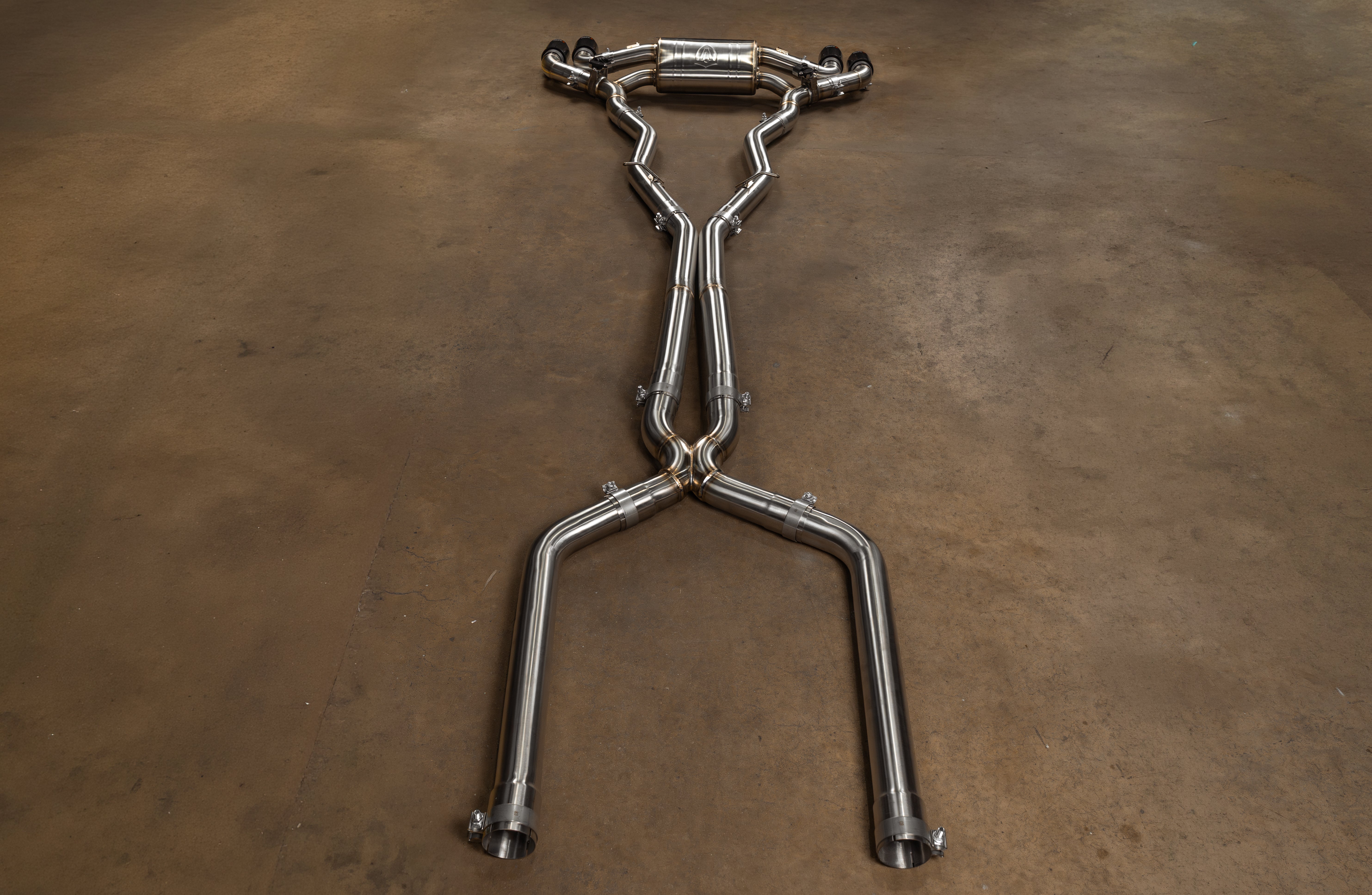 Stainless exhaust BMW F90 M5/F92 M8: stainless system straight-on