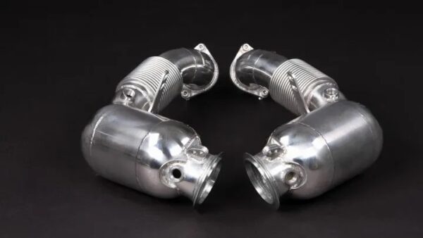 wide view of Capristo Exhaust 100 Cell Sport Cats for BMW 850i G15 2019-2022 with black background