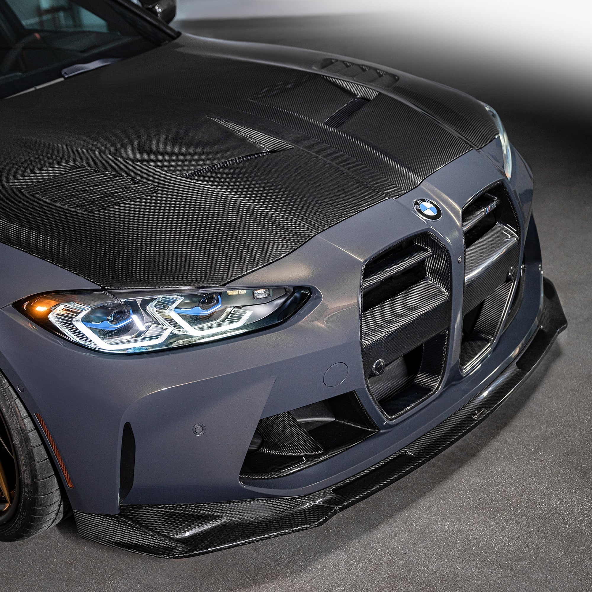 GTS-V carbon bonnet and grille on G8X M3, high front 3/4