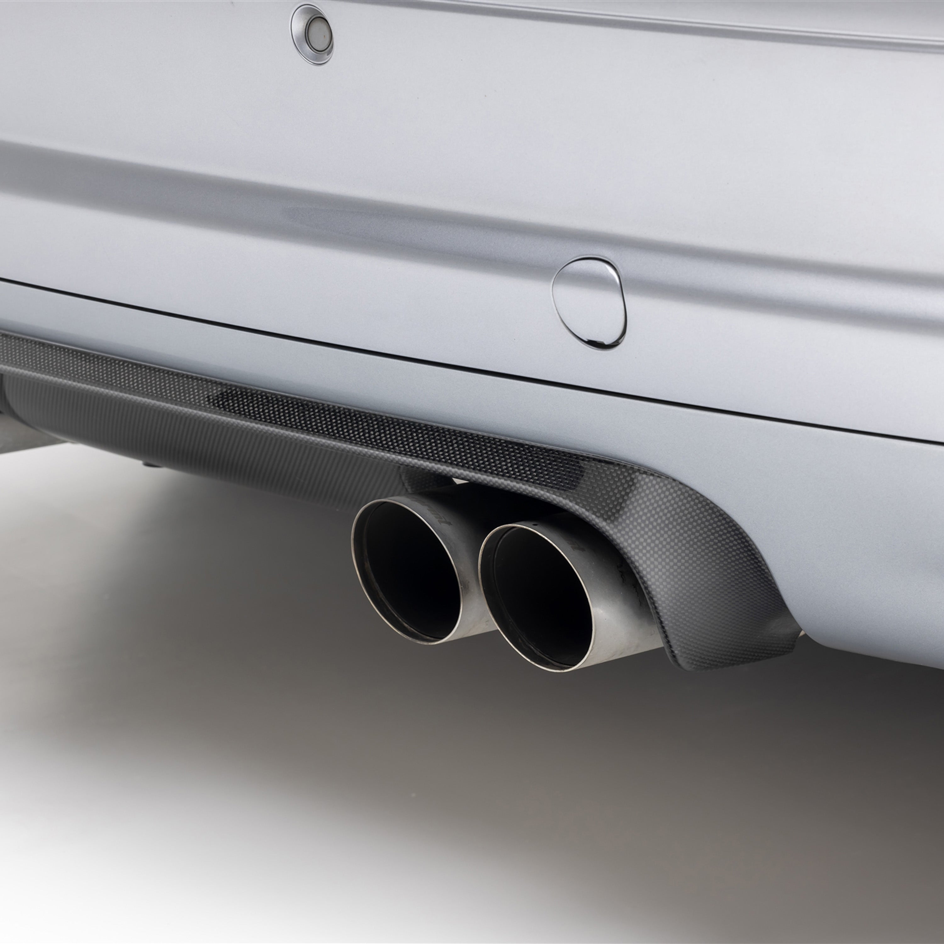V-CSL diffuser and quad exhaust on E46 M3, low close-up