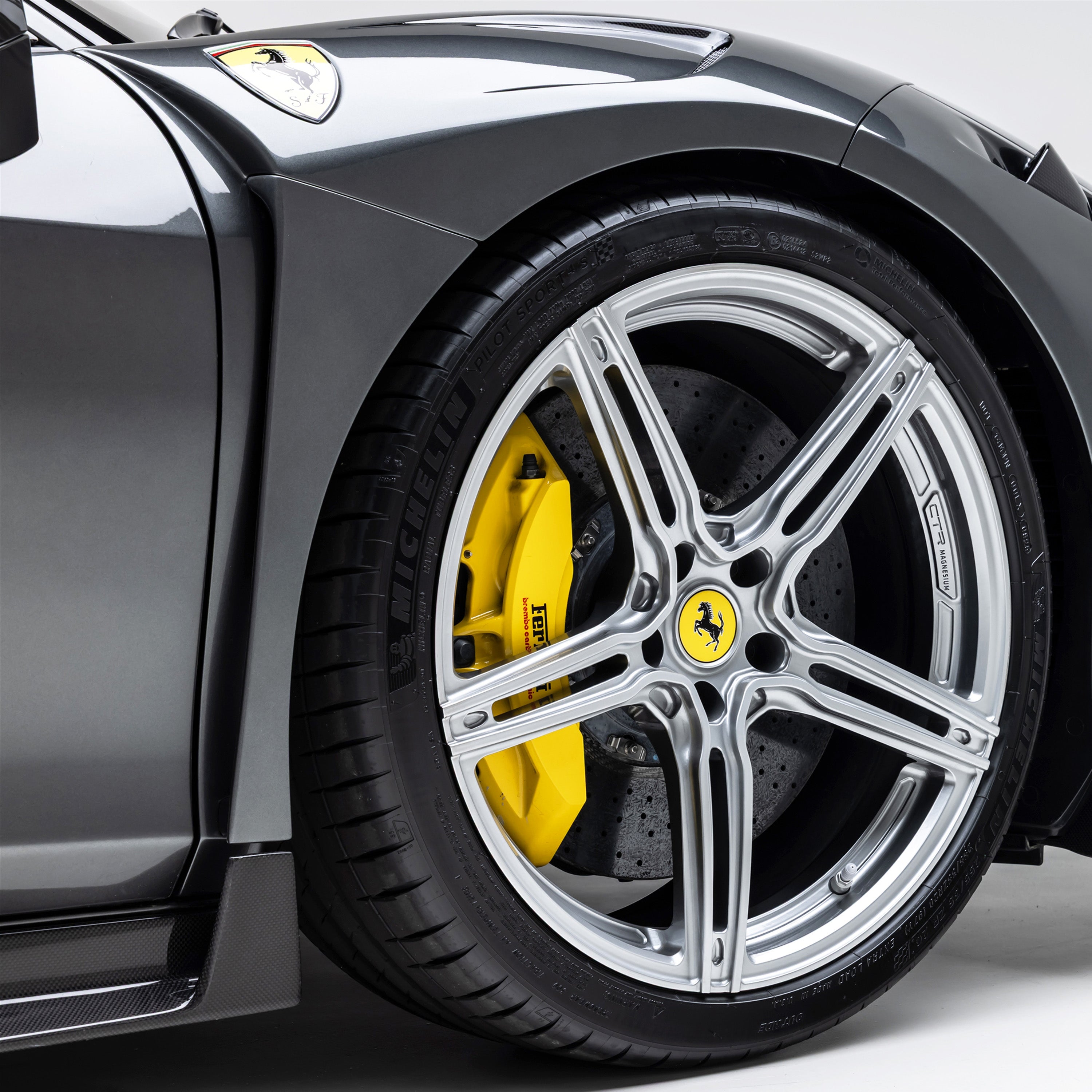 CTR fender and front wheel on 458, low side detail