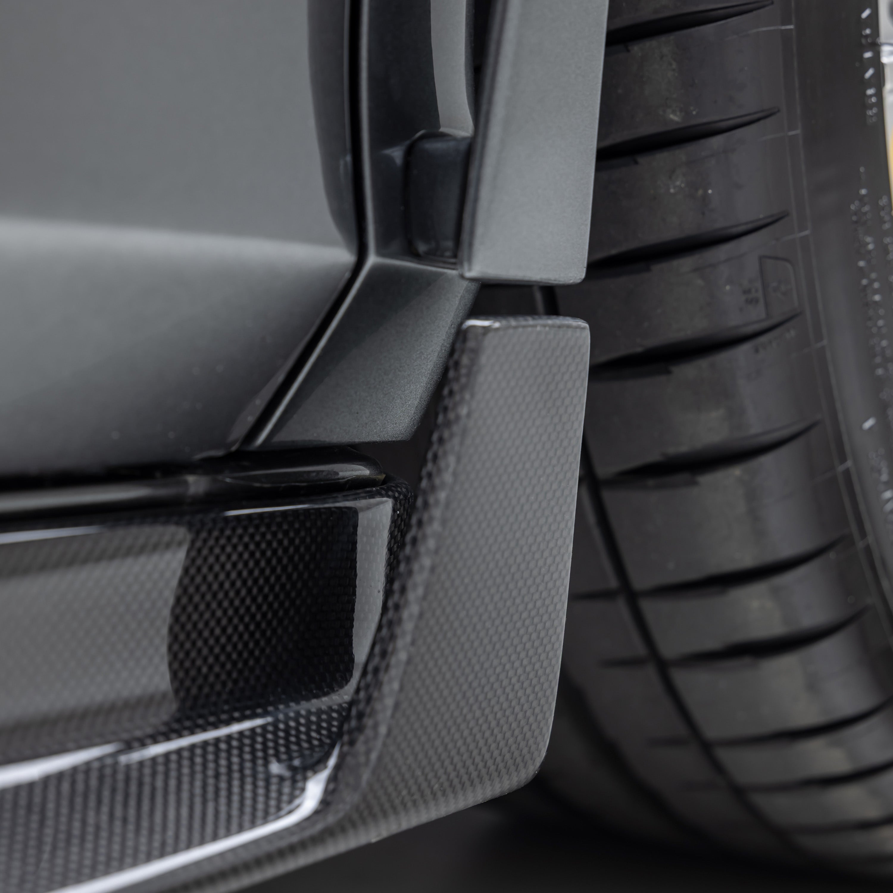 CTR side skirt end ahead of 458 rear wheel, close-up