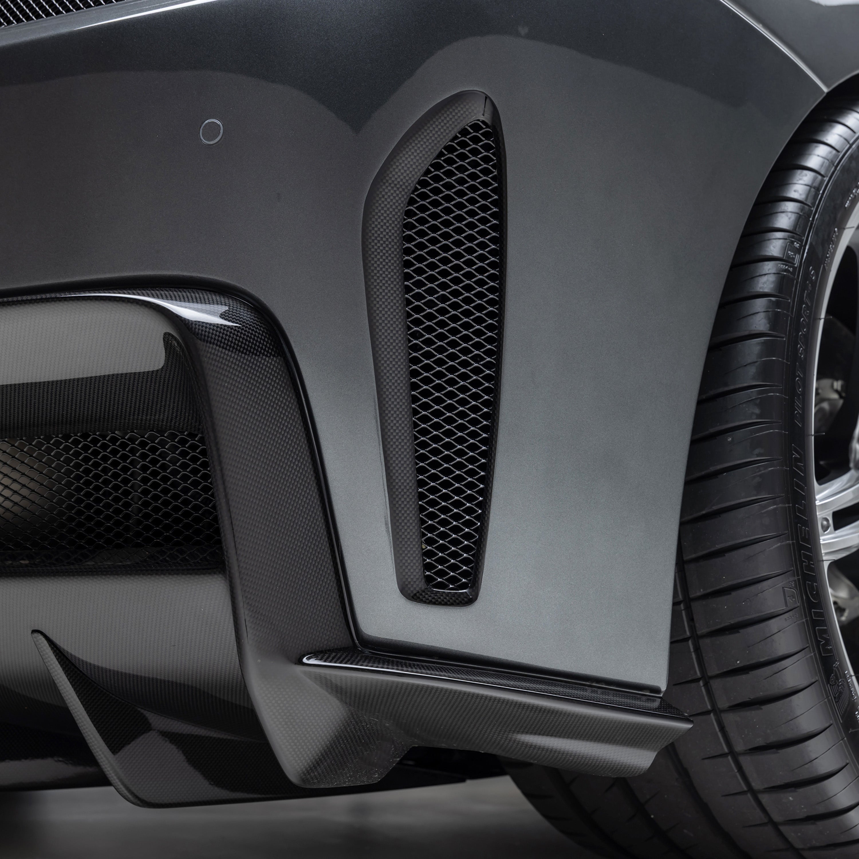 CTR rear bumper side vent on 458, angled detail