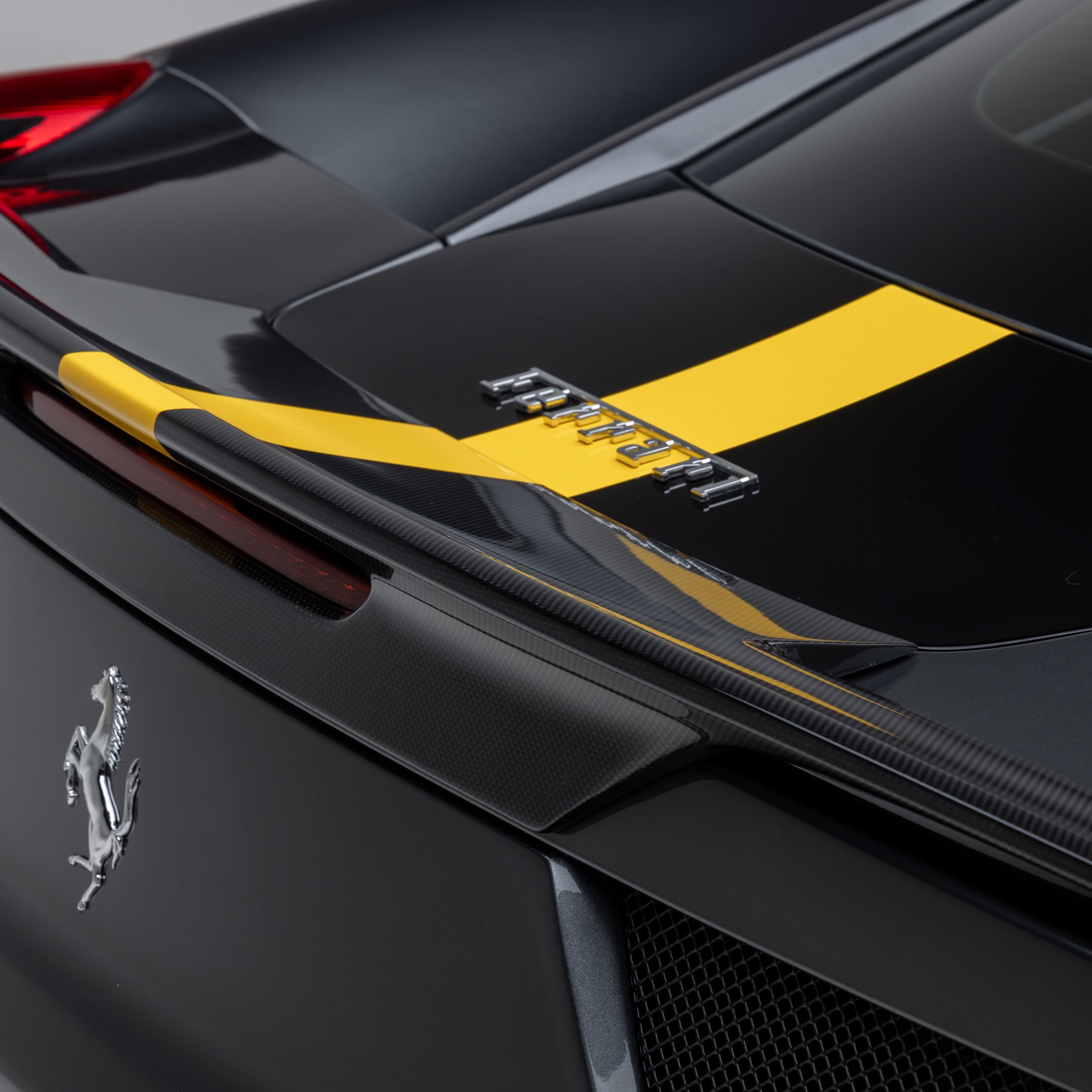CTR spoiler with yellow stripe on 458 deck, high detail