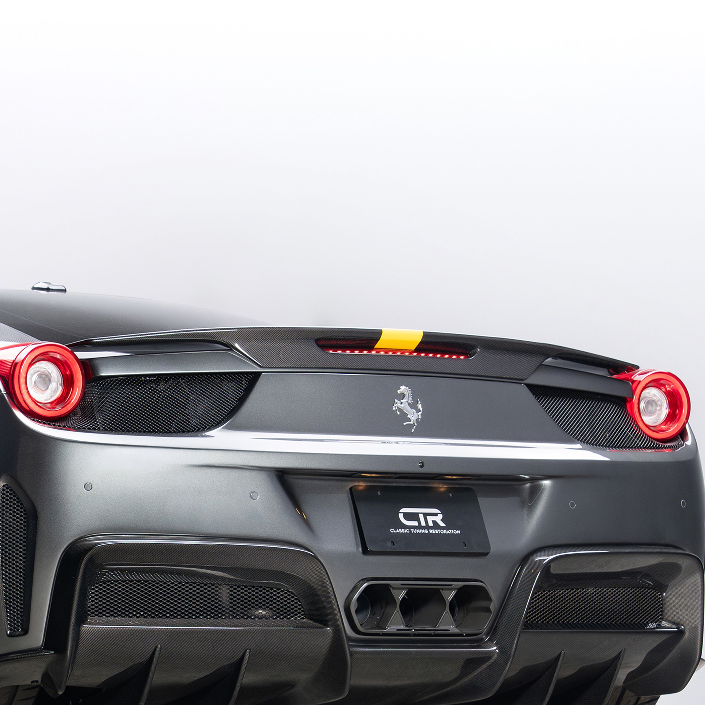 CTR decklid spoiler on 458, rear close-up from above