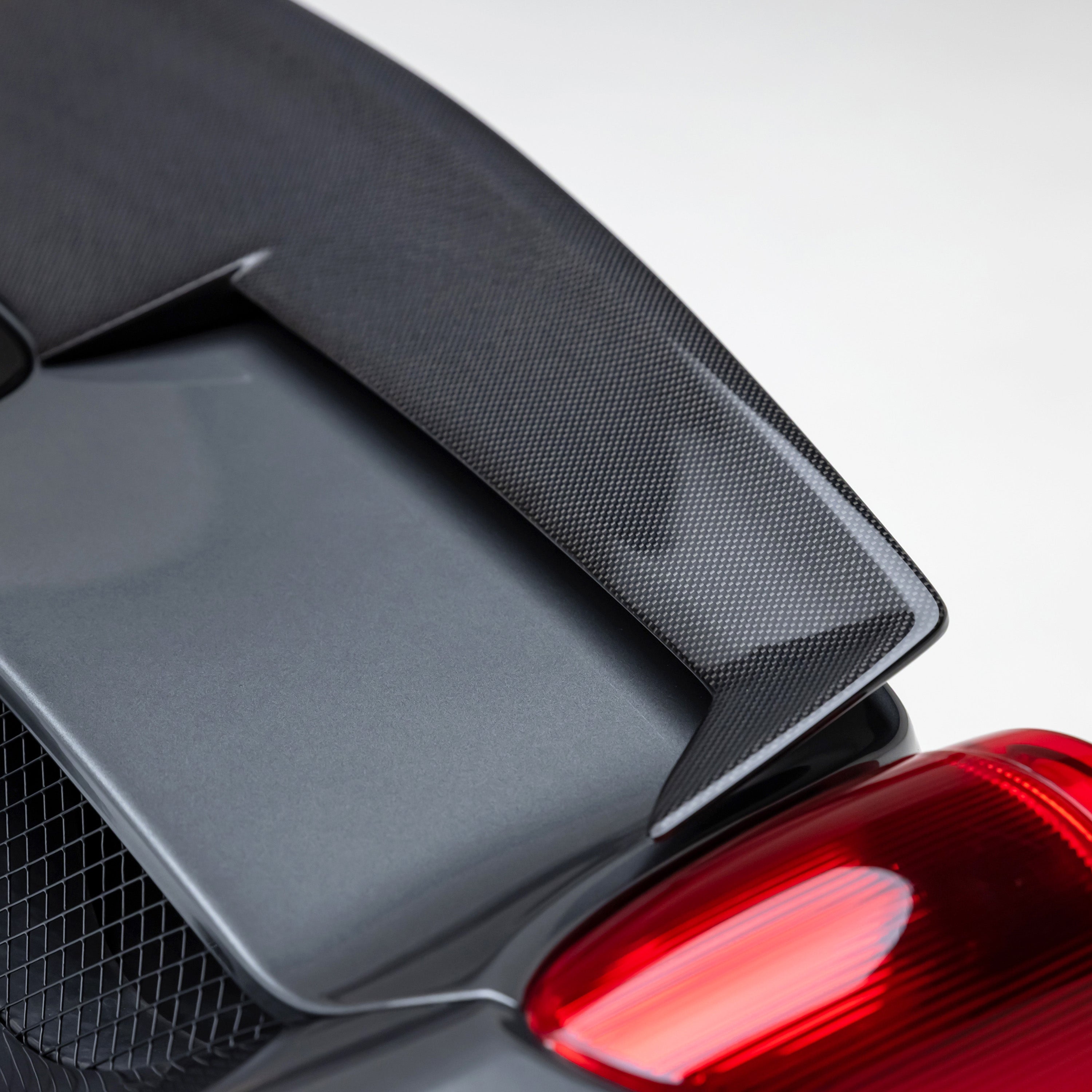 CTR decklid spoiler edge by taillight, macro