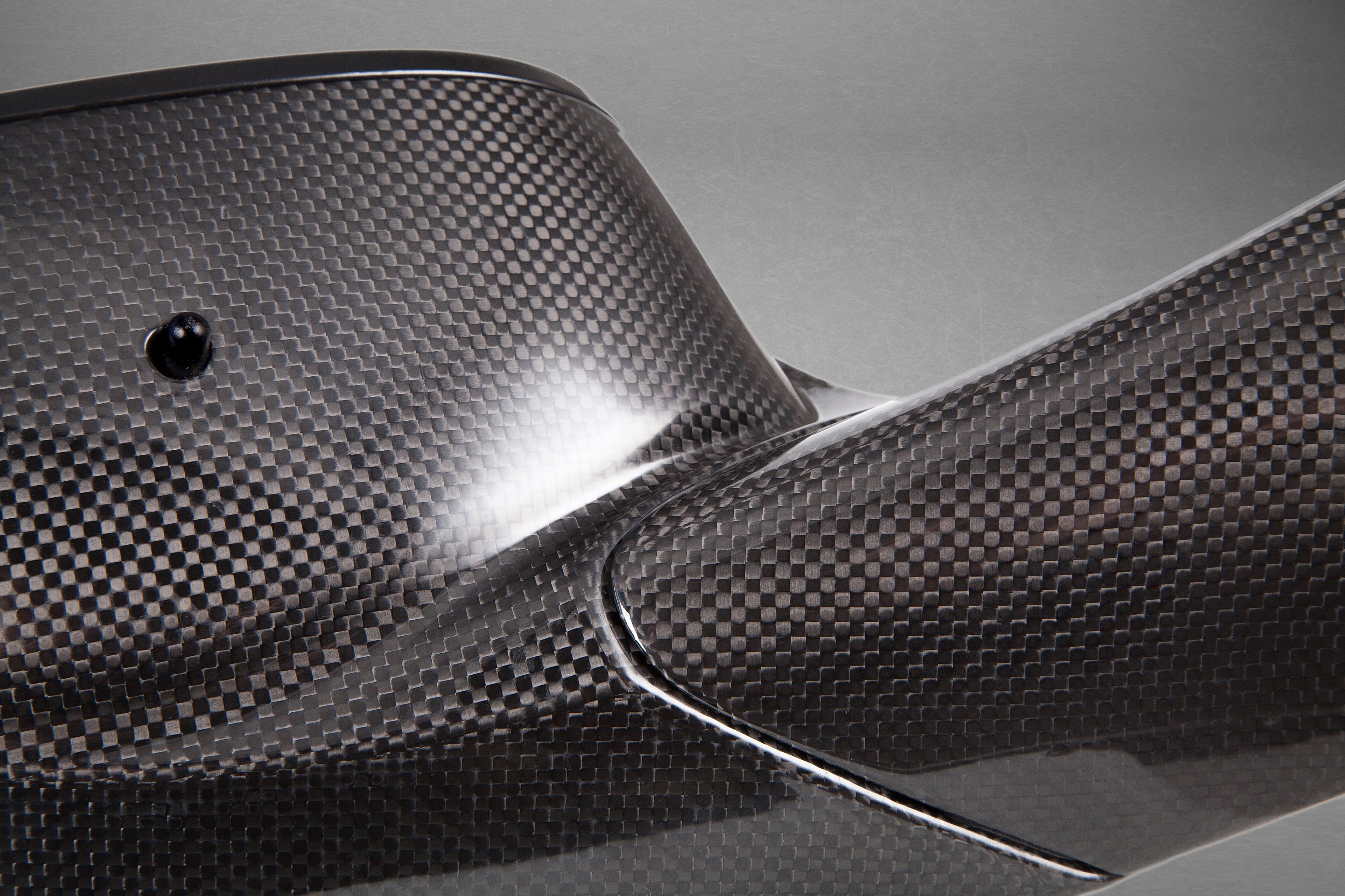 Capristo Ferrari 488 / F8 carbon mirror arm, close-up
