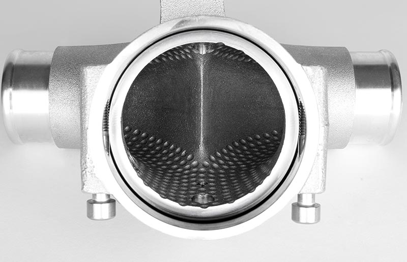 Looking into the Cayenne Turbo plenum throttle body bore, dimpled interior and center splitter visible - IPD for Porsche 955 Cayenne Turbo
