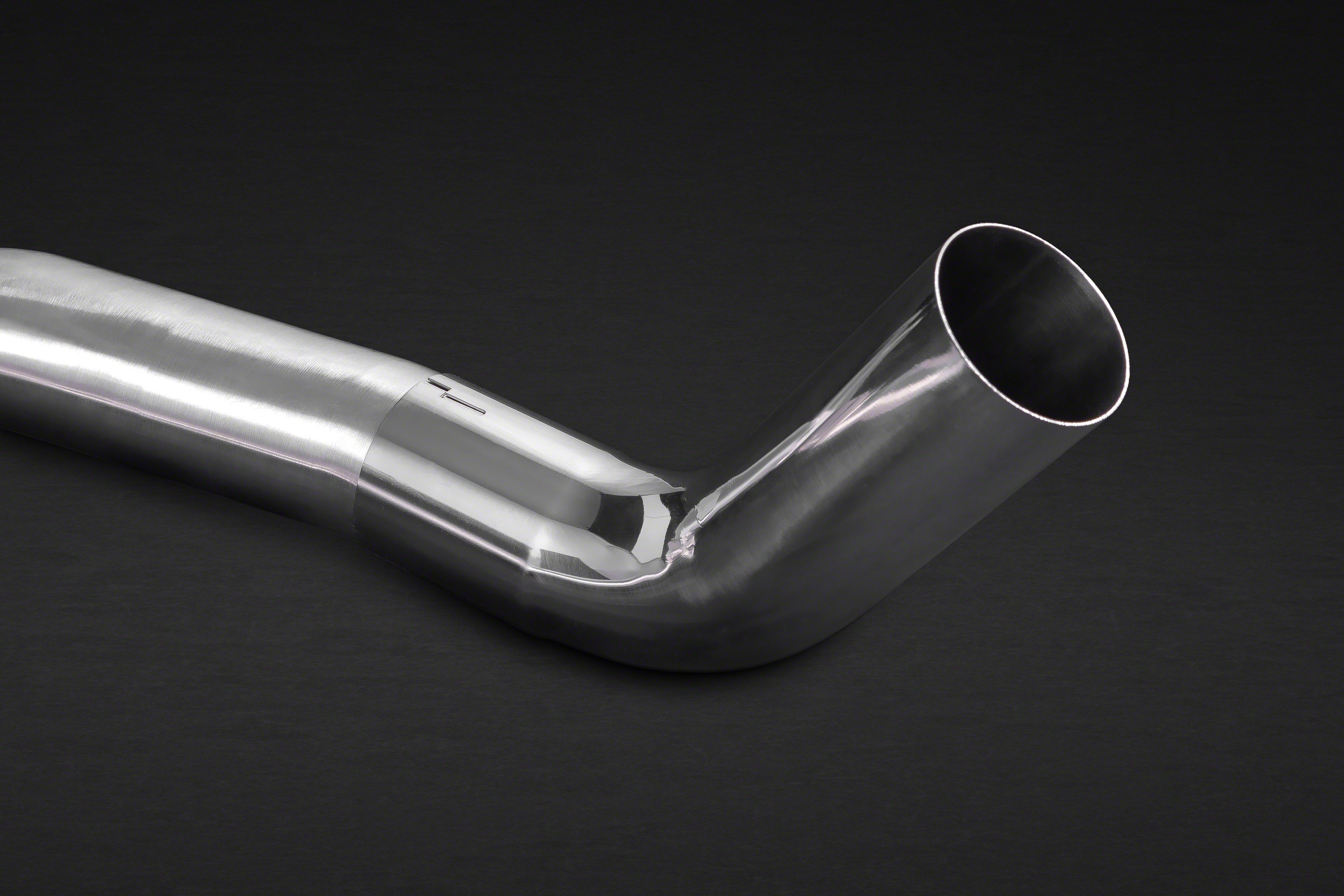 Close-up of a Capristo Corvette C7 stainless connecting pipe bend