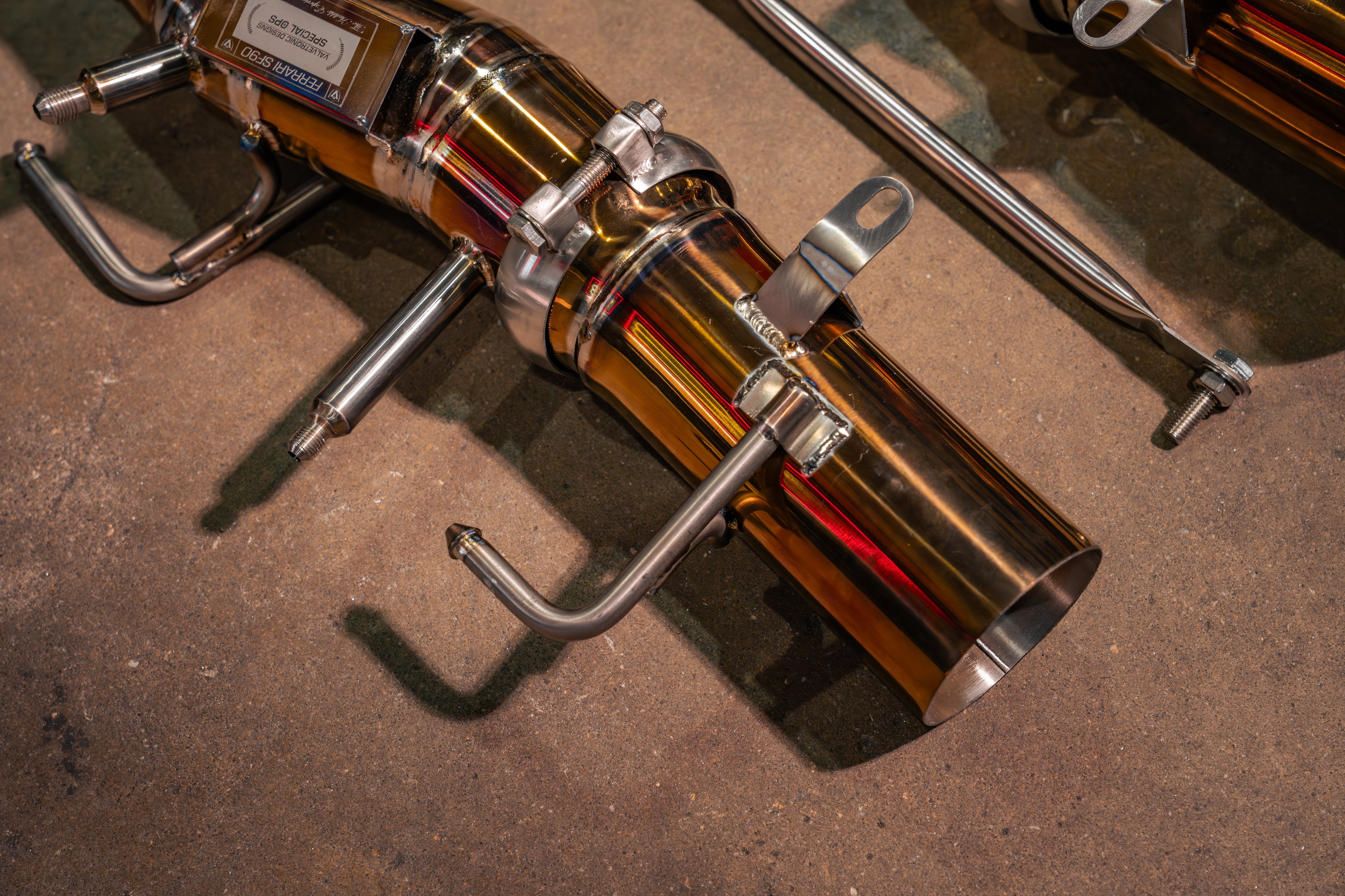 Titanium F1 exhaust Ferrari SF90: outlet tube and hangers