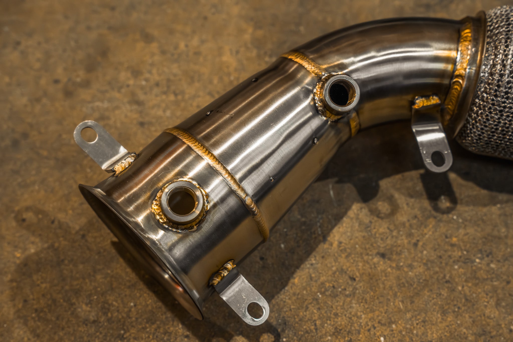 Valvetronic Designs F1 Exhaust McLaren 650S / MP4-12C manufacturer gallery: threaded sensor ports on the cylindrical front-pipe housing