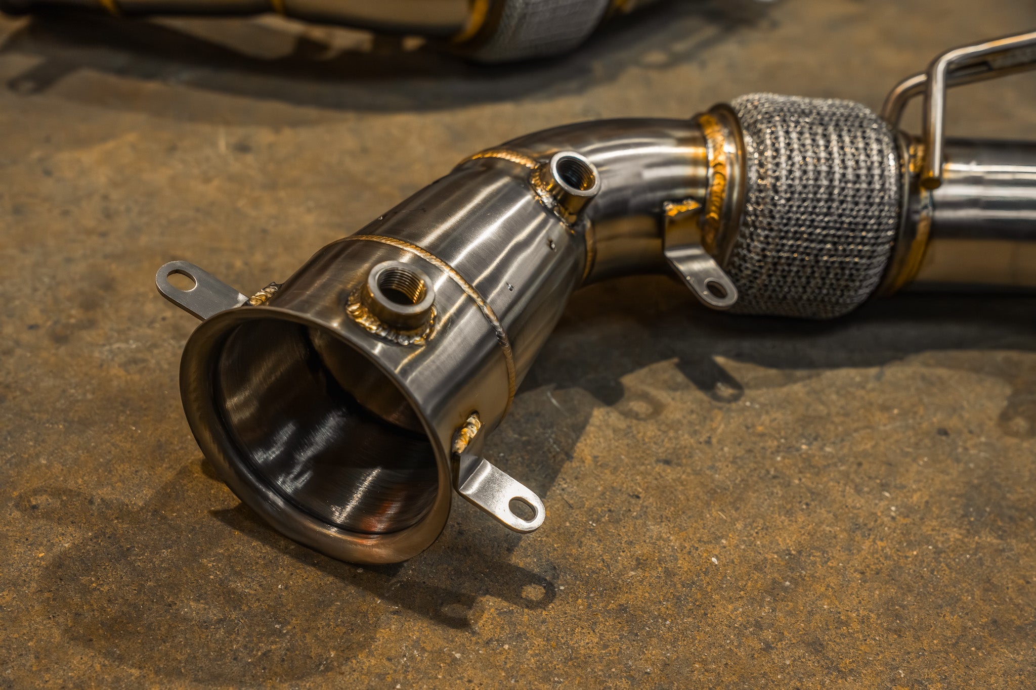 Valvetronic Designs F1 Exhaust McLaren 650S / MP4-12C manufacturer gallery: wide front-pipe opening and braided flex joint
