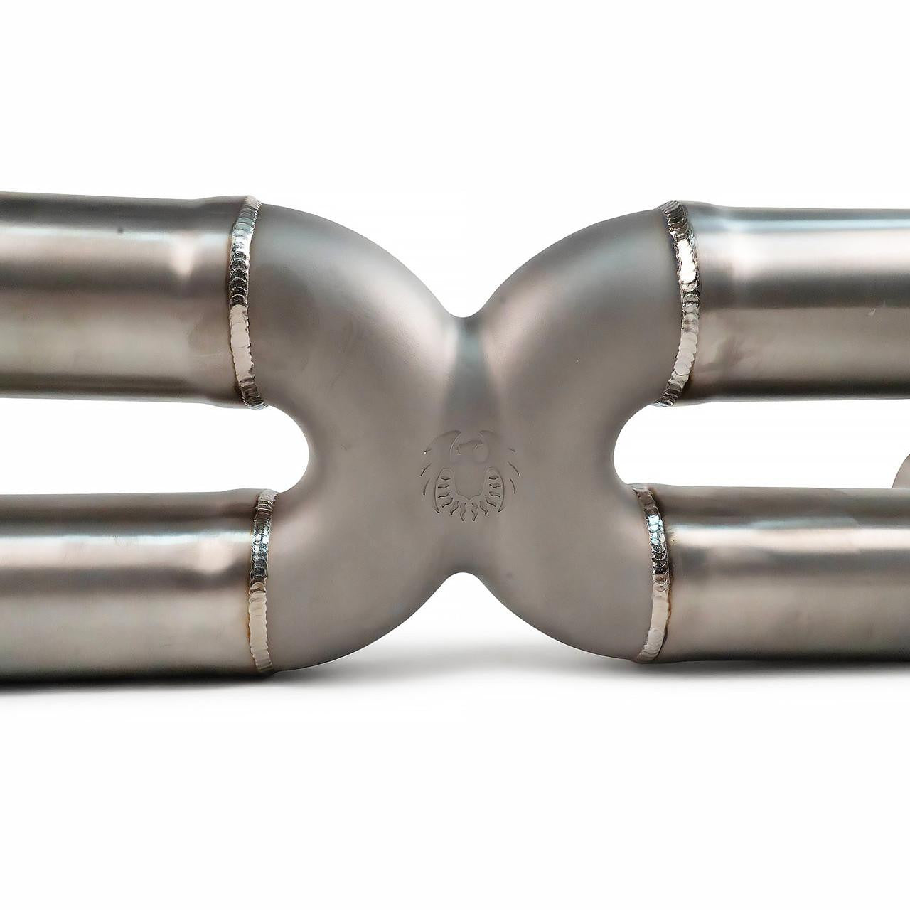 Close-up of the titanium X-junction on the F8 Tributo X-pipe