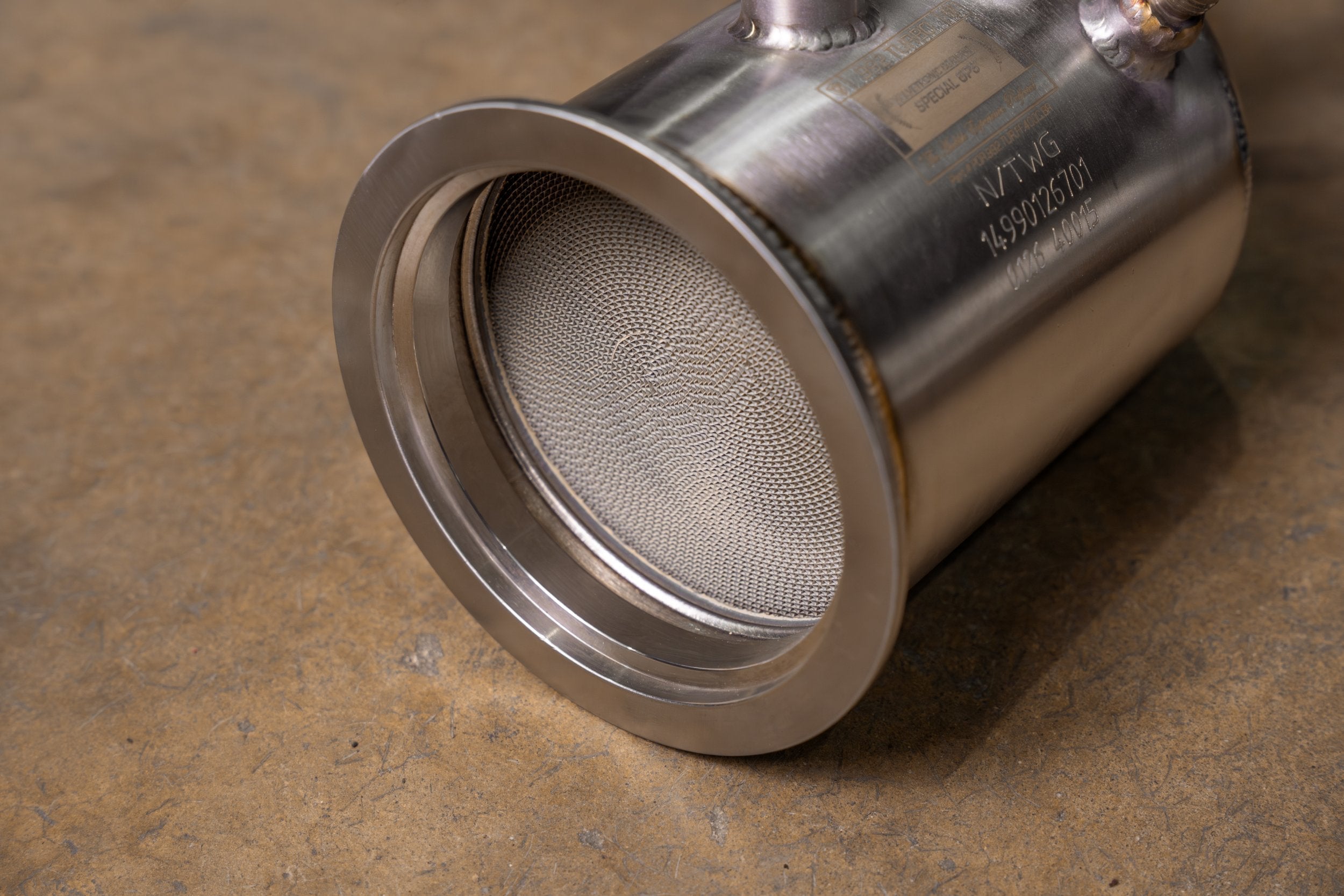 Valvetronic Designs 400 Cell Downpipes Porsche 992 Turbo / S manufacturer gallery: wide flanged opening and internal mesh close-up