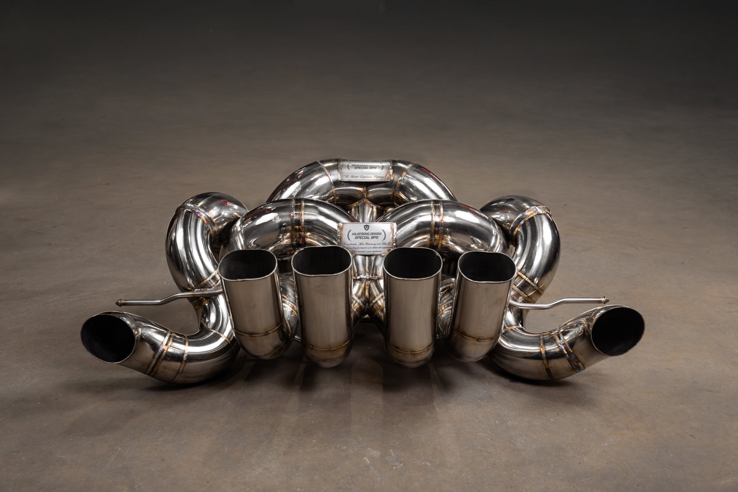 Valvetronic Designs F1 Exhaust Bugatti Chiron Pur Sport manufacturer gallery: four center outlets and two outer outlet branches viewed head-on