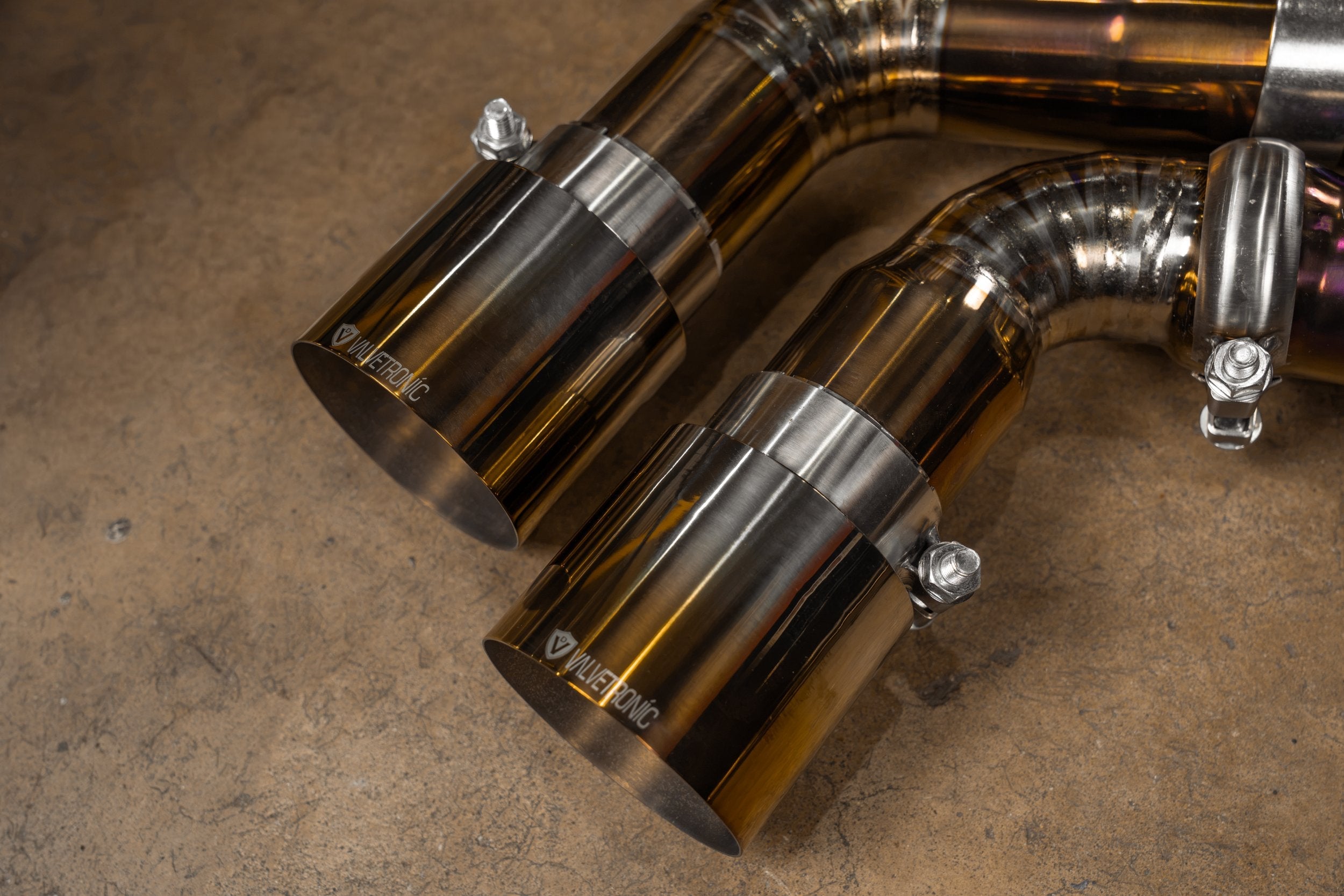 Valvetronic Designs Valved Exhaust BMW G90 M5 manufacturer gallery: pair of polished metal outlet tips and curved branches