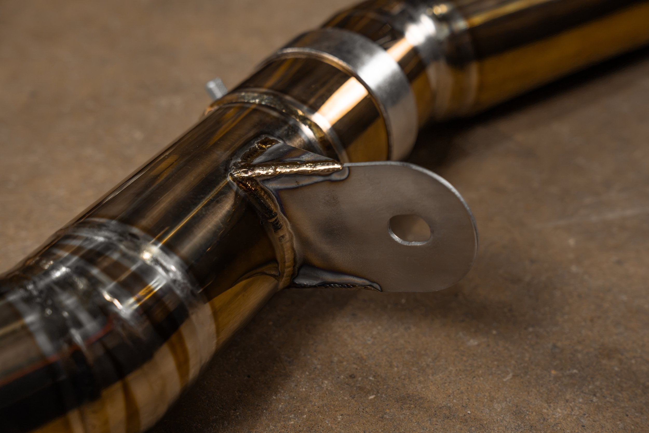 Valvetronic Designs Valved Exhaust BMW G90 M5 manufacturer gallery: rounded mounting bracket welded to the pipe joint