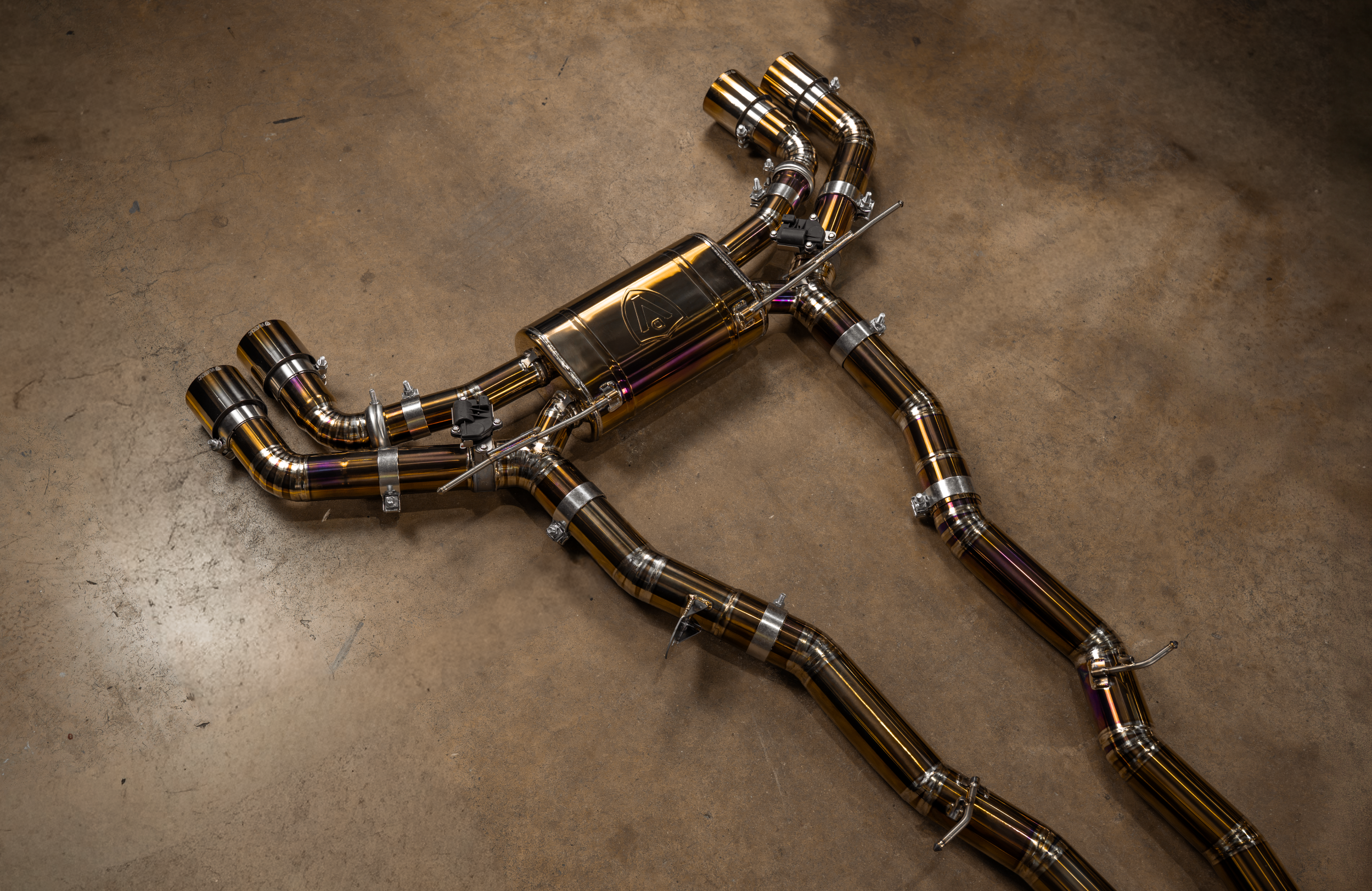 Valvetronic Designs Valved Exhaust BMW G90 M5 manufacturer gallery: rear muffler and attached branches viewed from above