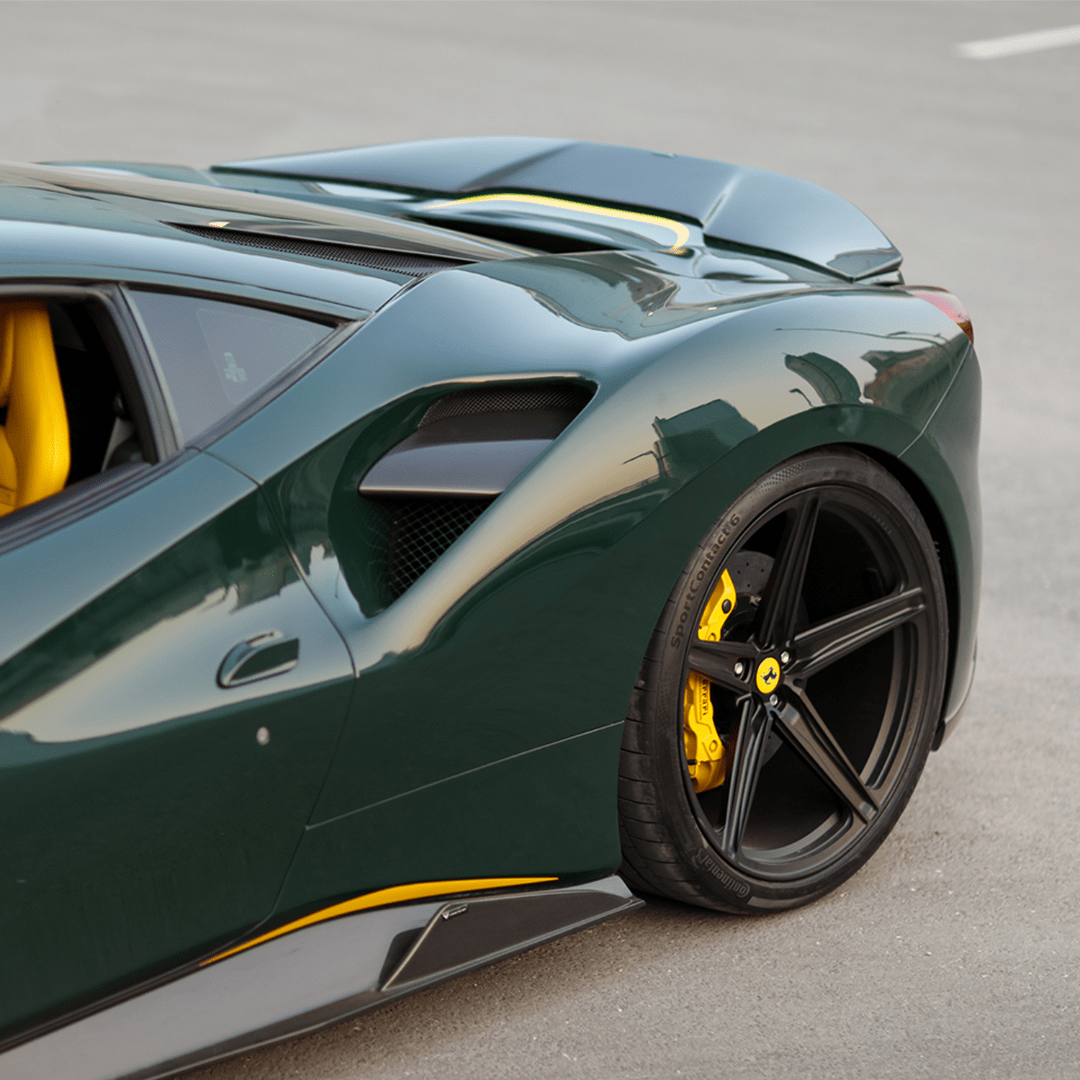 Green 488 with Diavolo side skirts, outdoor side close-up