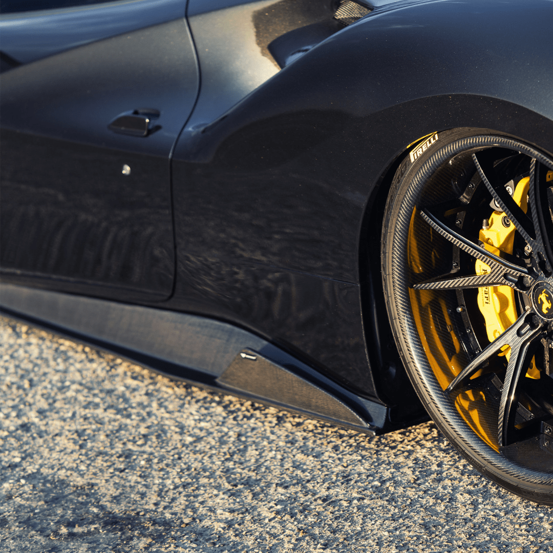 Diavolo side skirt and wheel on black 488, low close-up