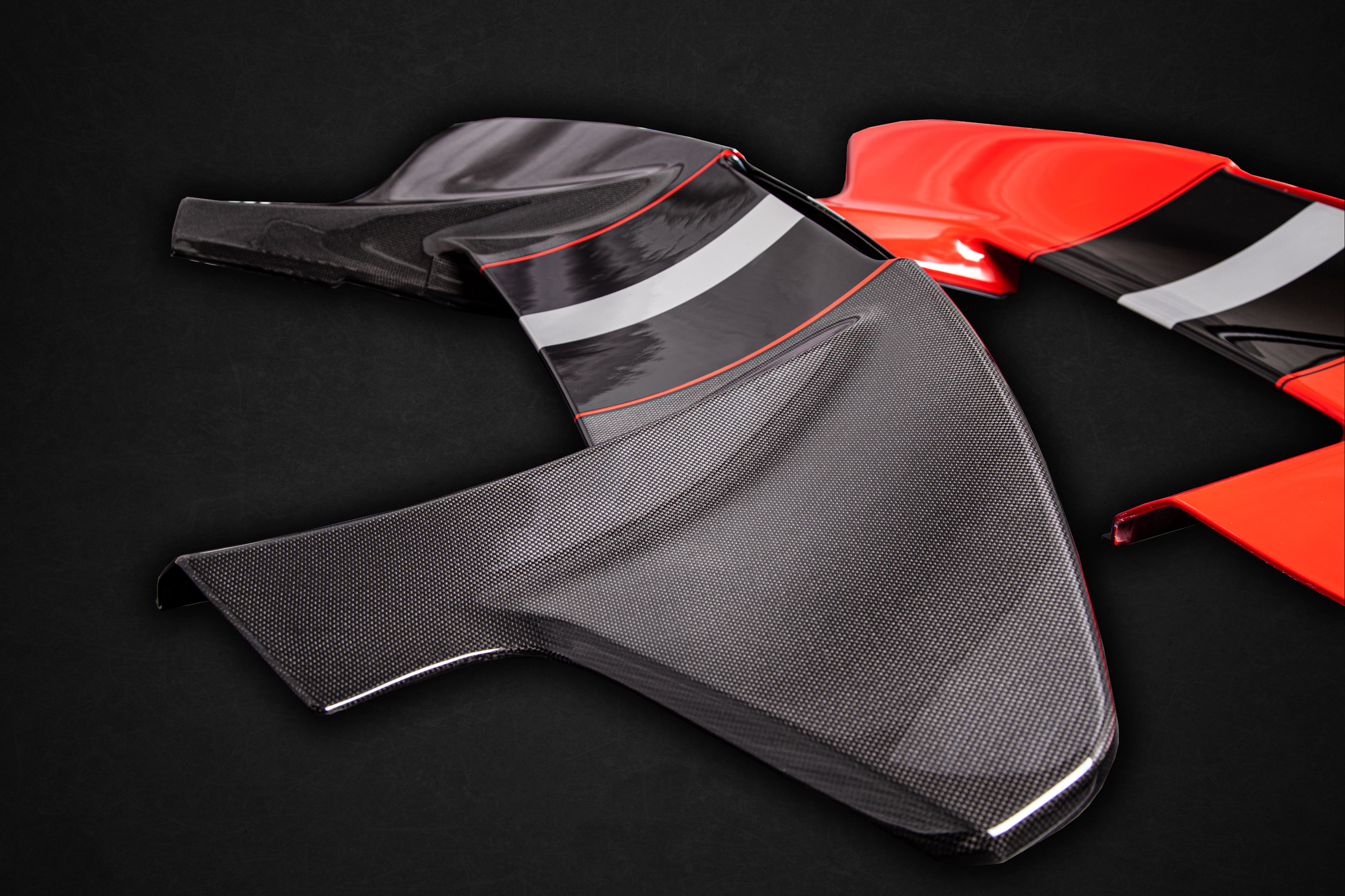Capristo 488 Pista carbon wing endplate and red pinstripe detail