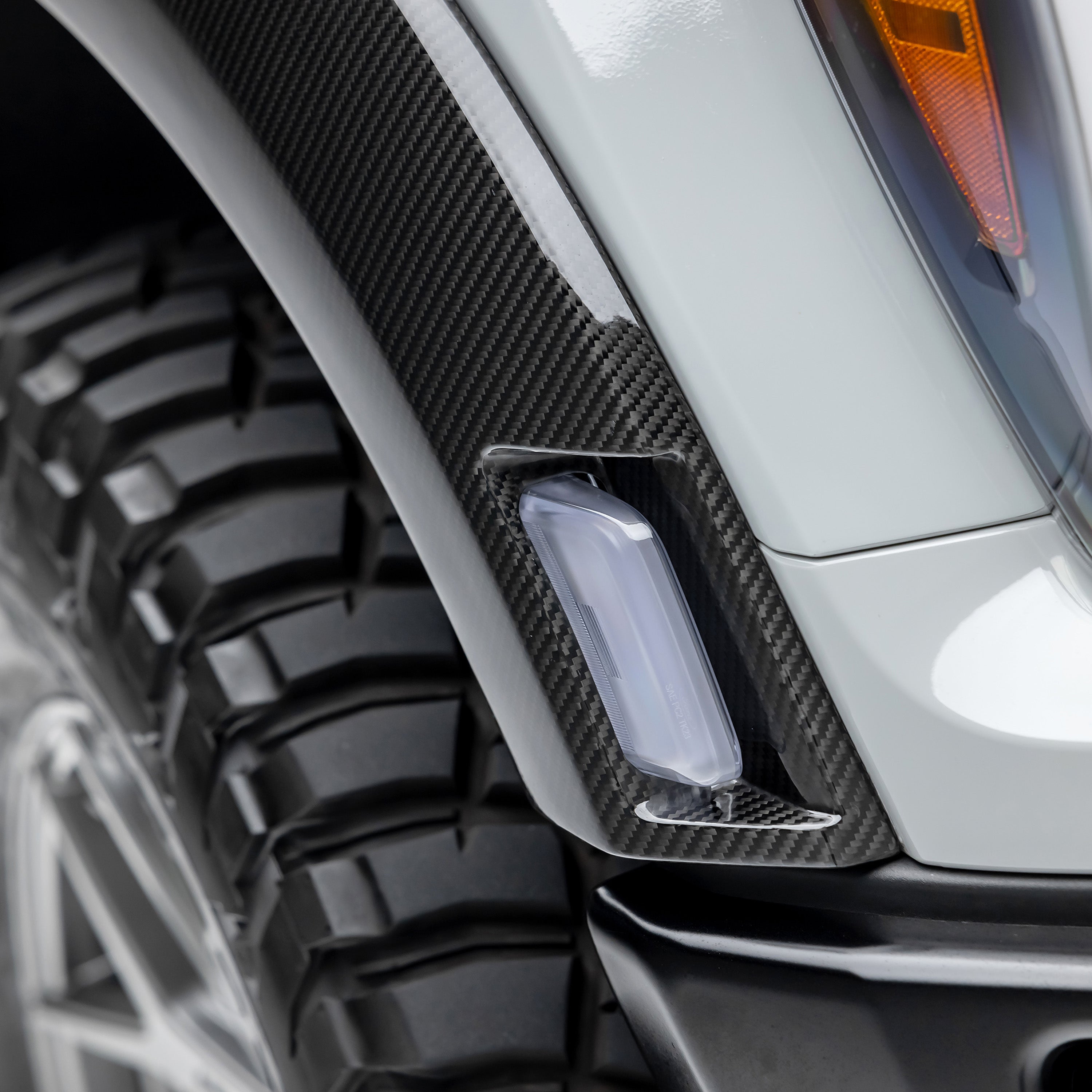 Raptor R front flare and side marker, angled macro