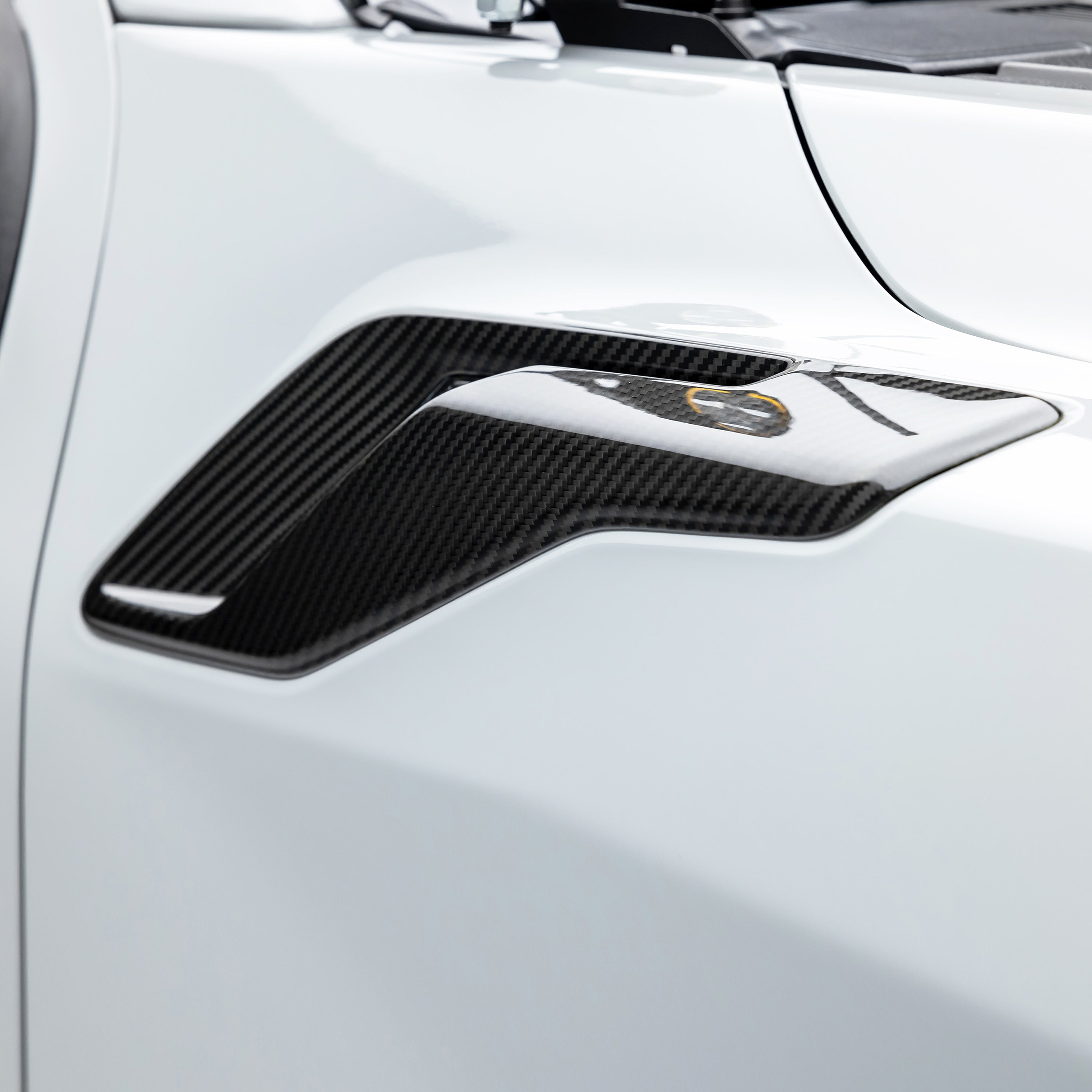 Raptor R carbon side vent from above, angled detail