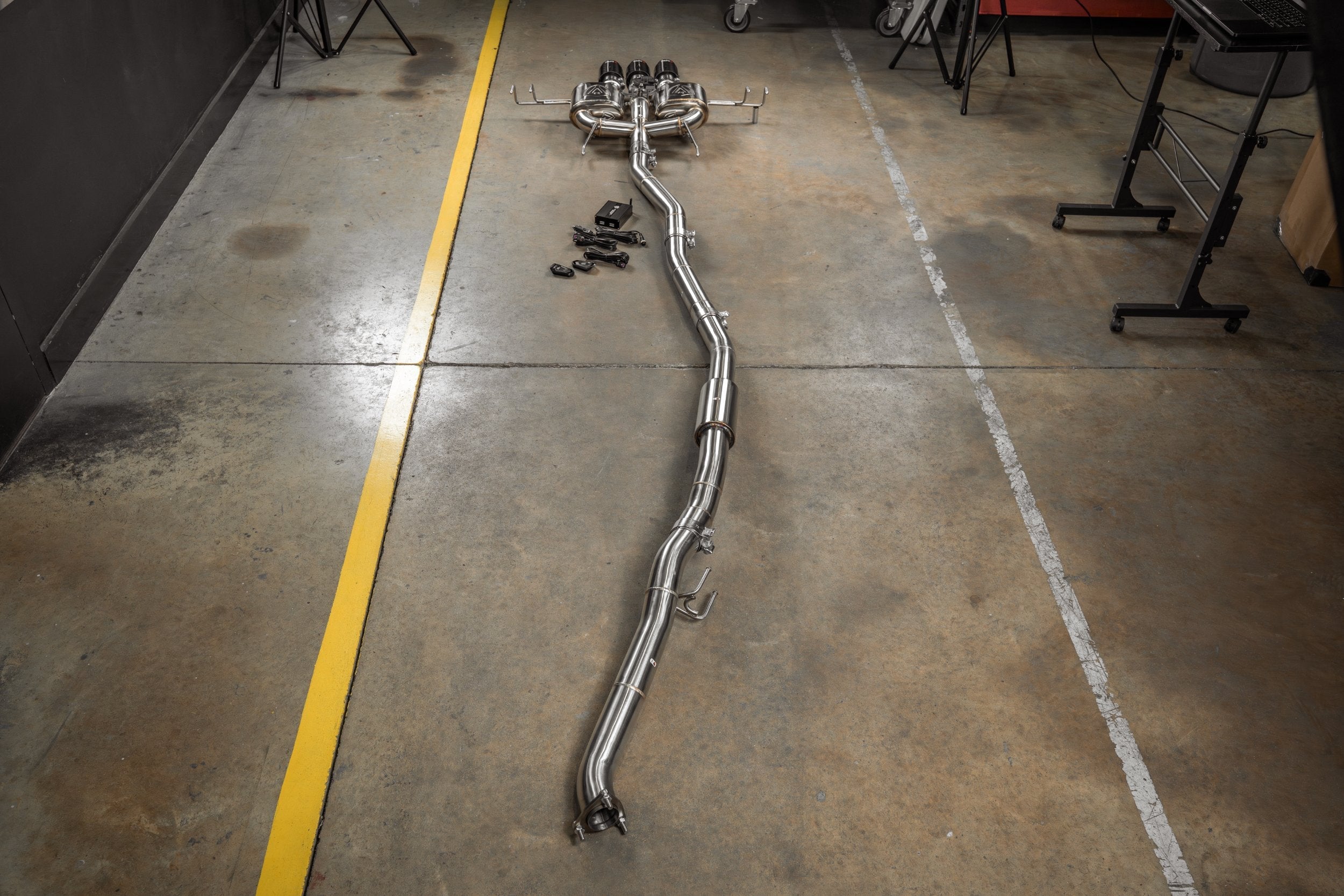 Valvetronic Designs Valved Exhaust Civic Type R / Integra Type S manufacturer gallery: long mid-pipe leading to the rear assembly across the floor
