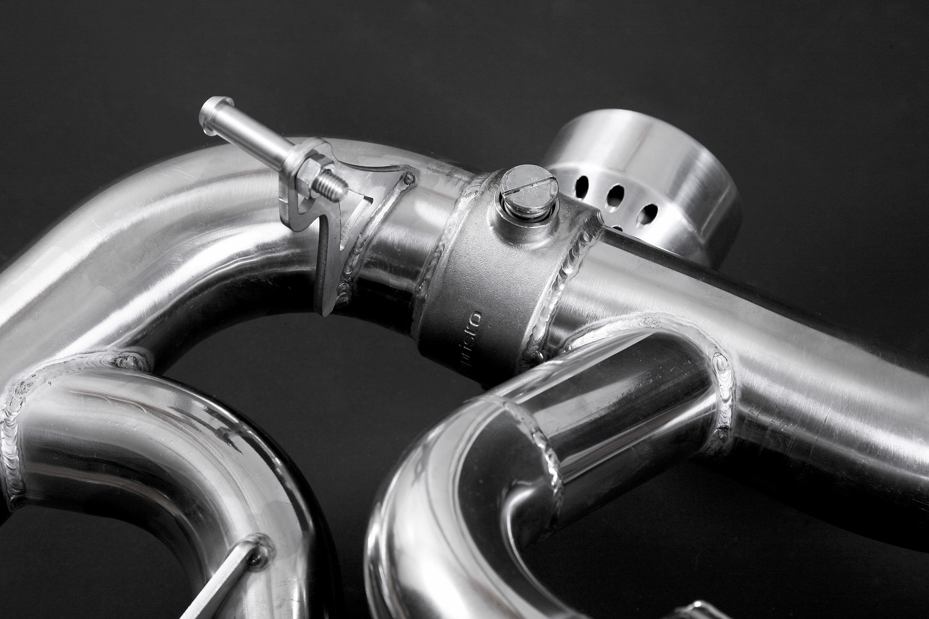 Capristo valved exhaust for the Mercedes-AMG SLS valve, close-up