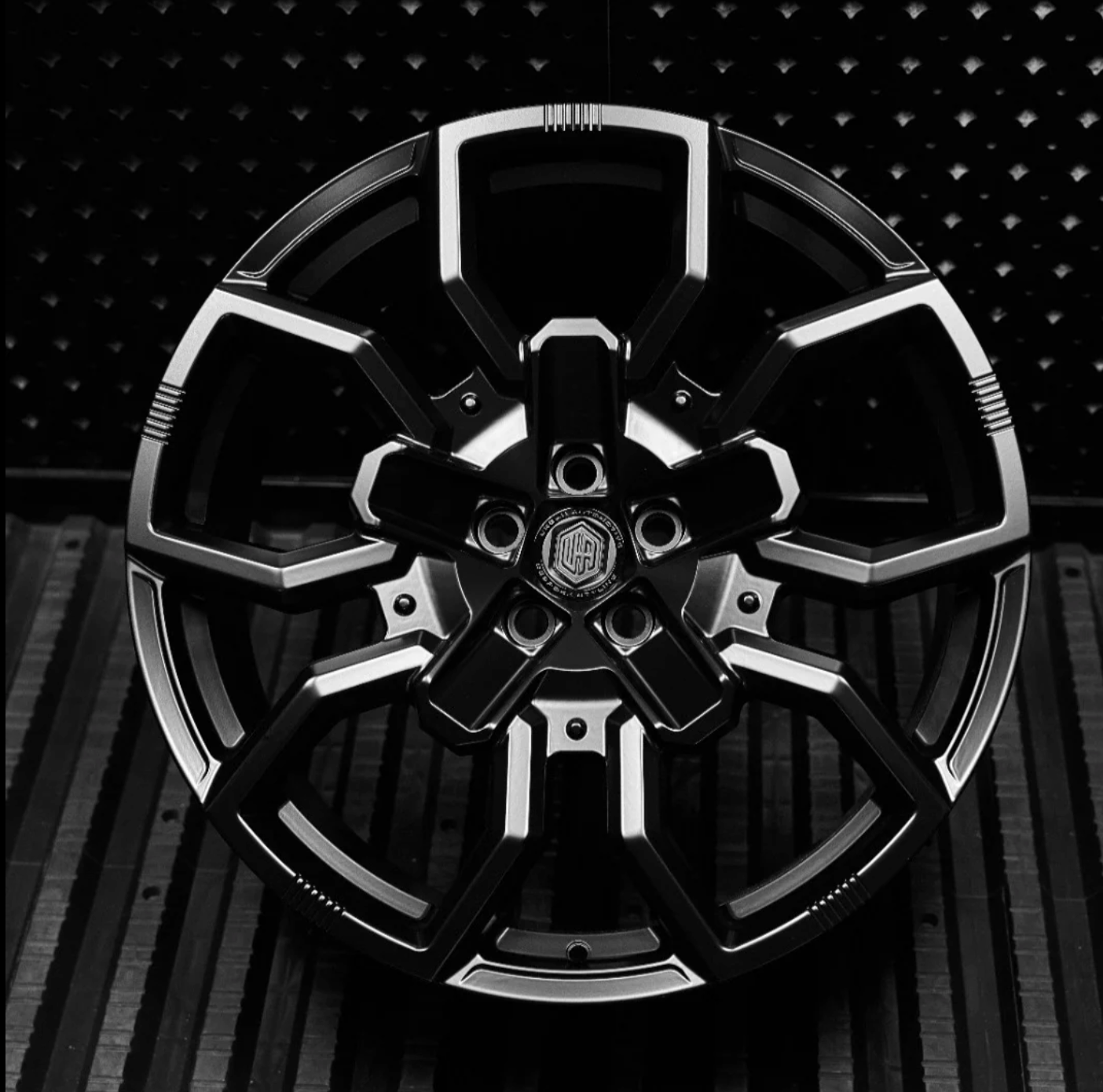 Urban WX5 22-inch satin black rear wheel, face view