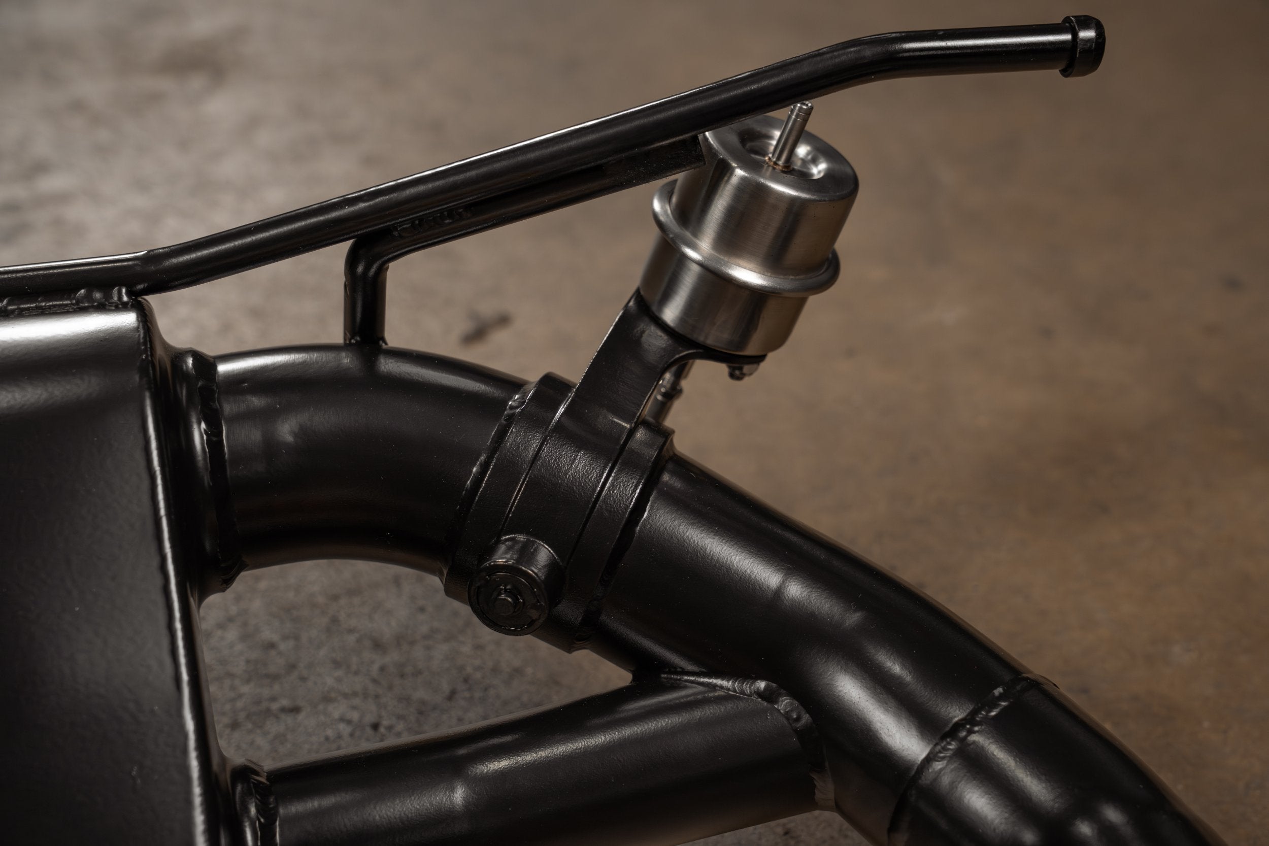 Valvetronic Designs Blackbear Exhaust Jeep Wrangler JL / JLU manufacturer gallery: silver valve actuator above the black outlet tube