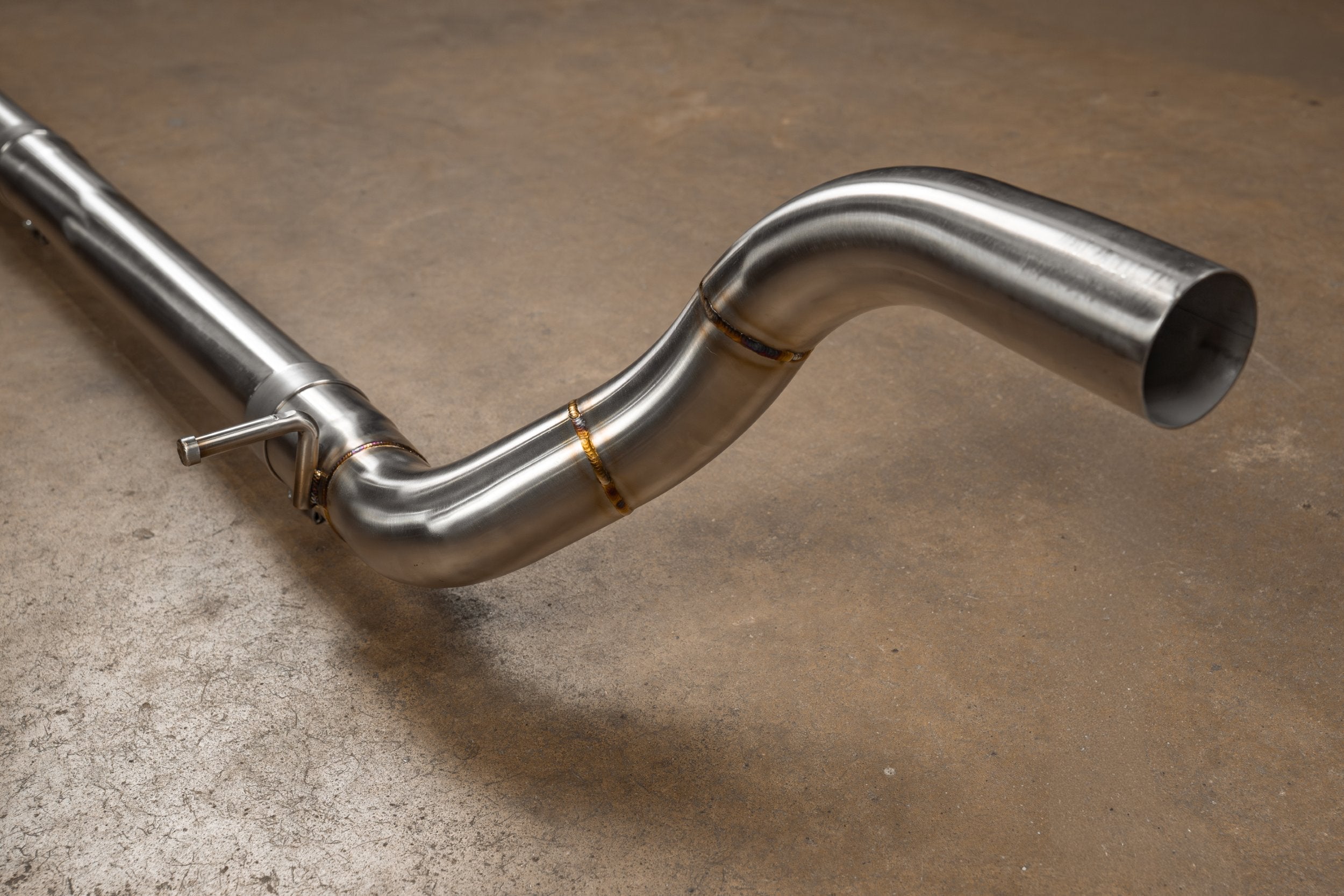 Valvetronic Designs Blackbear Exhaust Jeep Wrangler JL / JLU manufacturer gallery: polished pipe bend and welded hanger