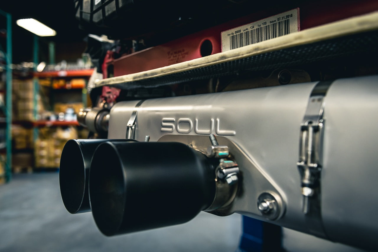Soul 997 / 991 GT3 center muffler: center muffler installed with black tips