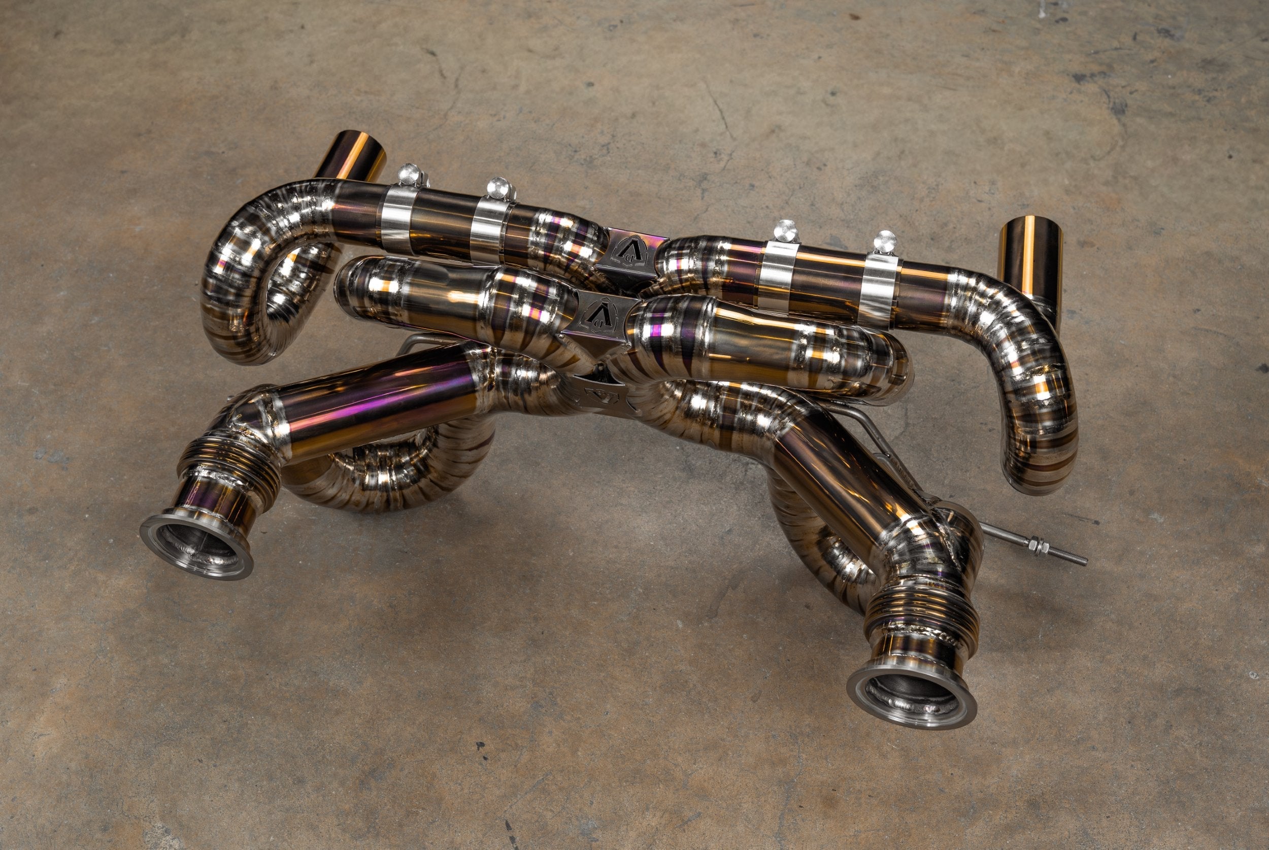 Titanium F1 exhaust Lamborghini Huracan: titanium F1 system angled