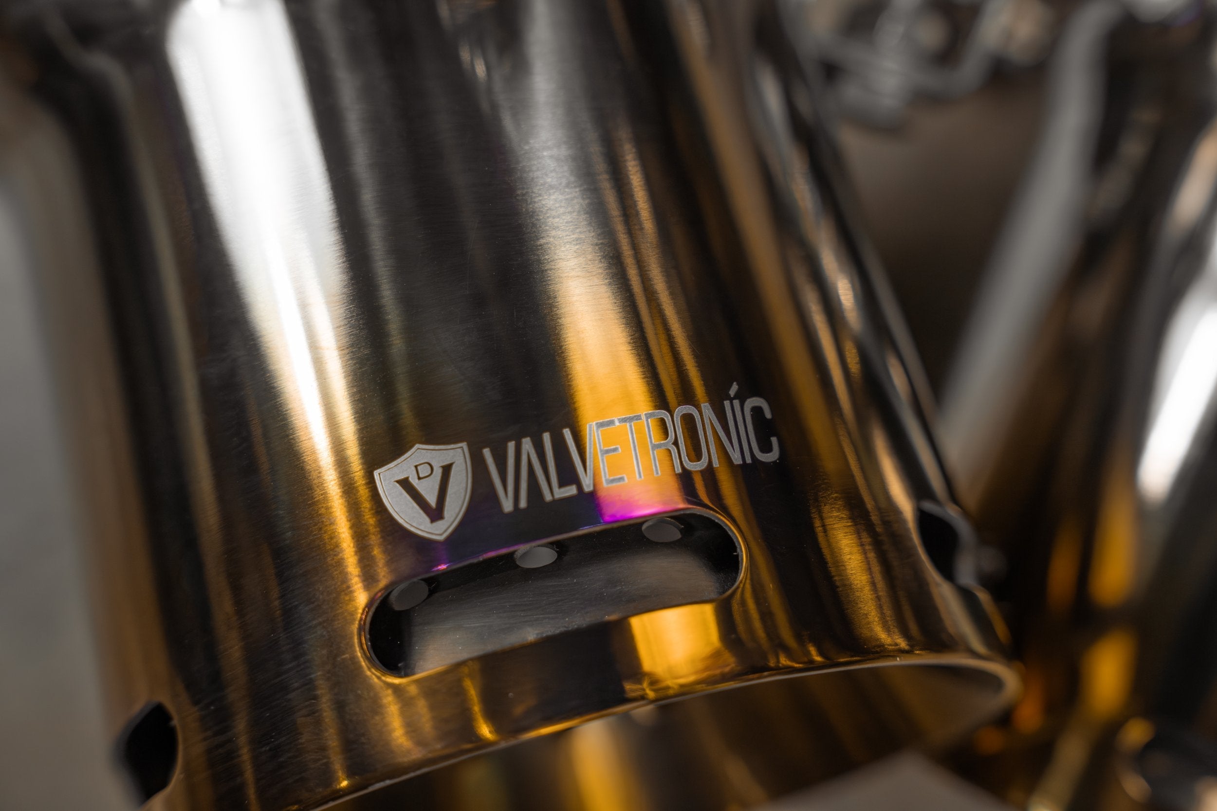 Titanium F1 exhaust Lamborghini Huracan: logo on F1 pipe