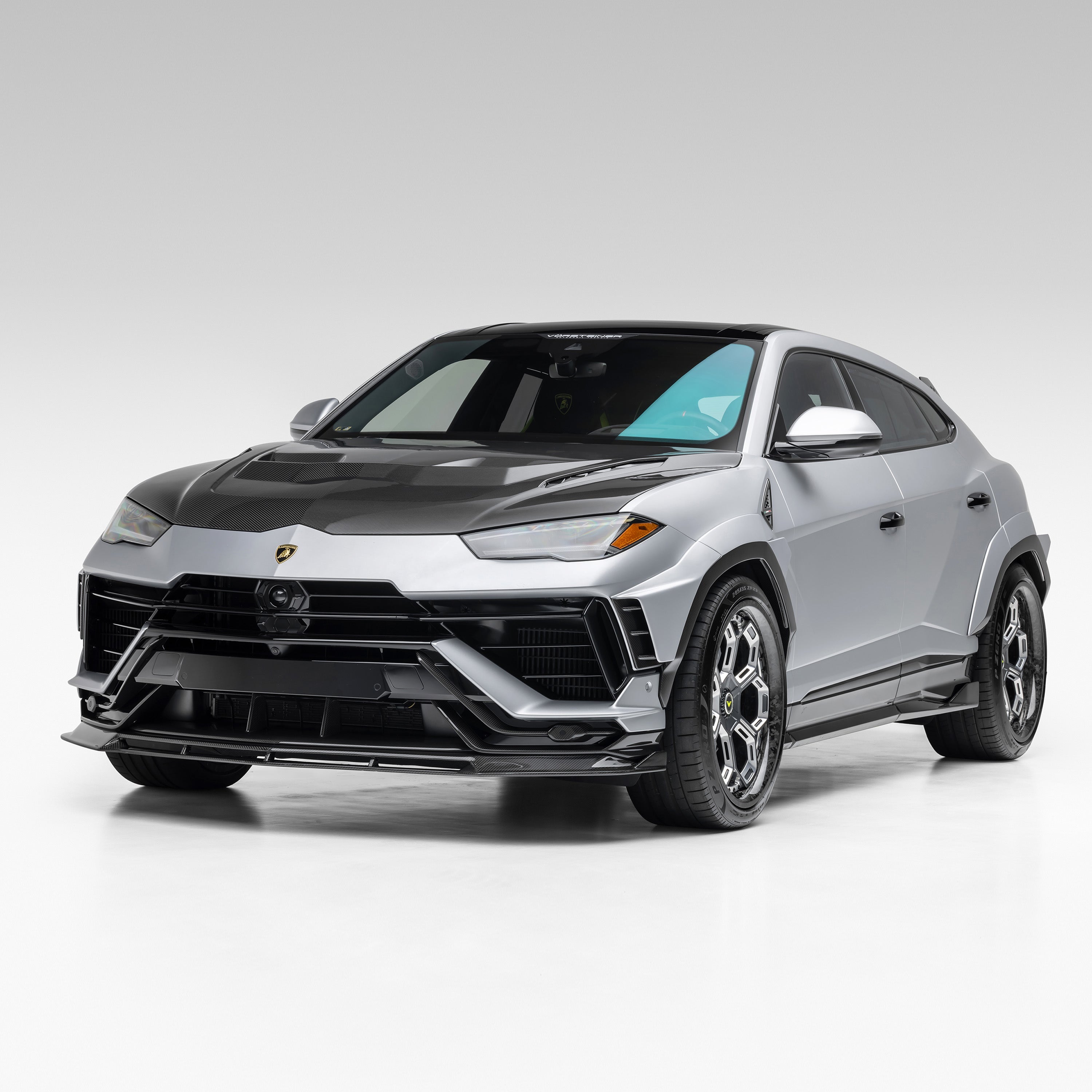 Urus Performante with carbon hood, straight front 3/4 view