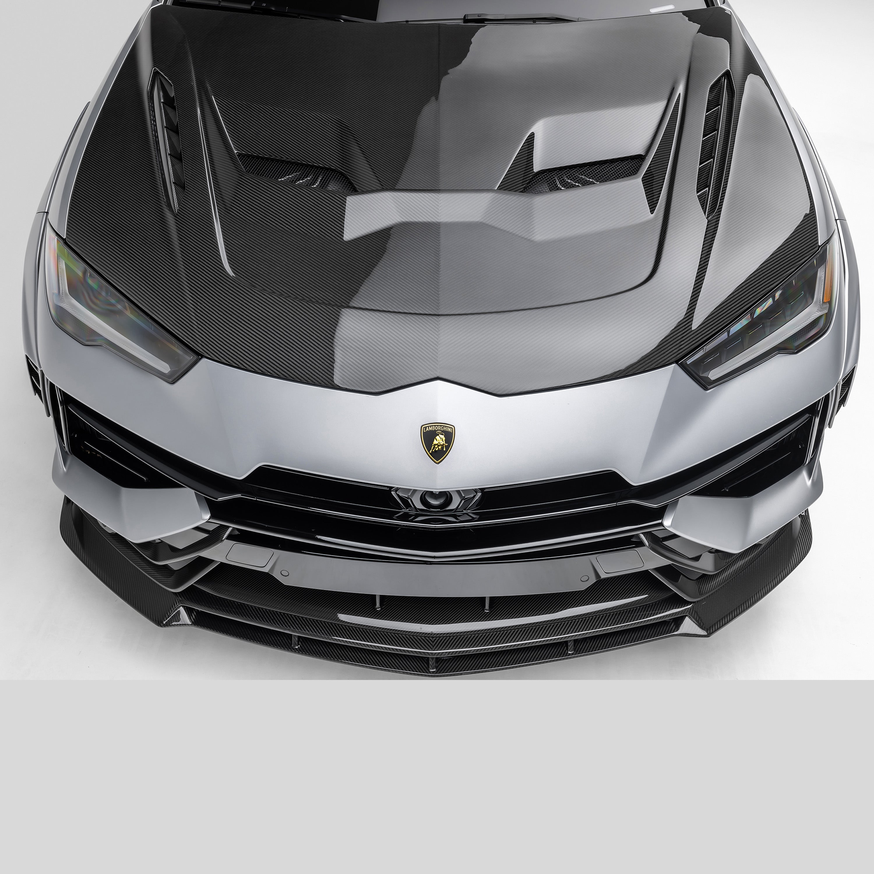 Urus Performante carbon hood, straight-on top-down view