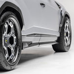 Urus Performante side skirt between wheels, low side view