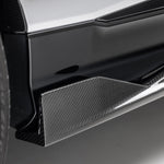 Urus side skirt end plate, straight-on carbon close-up