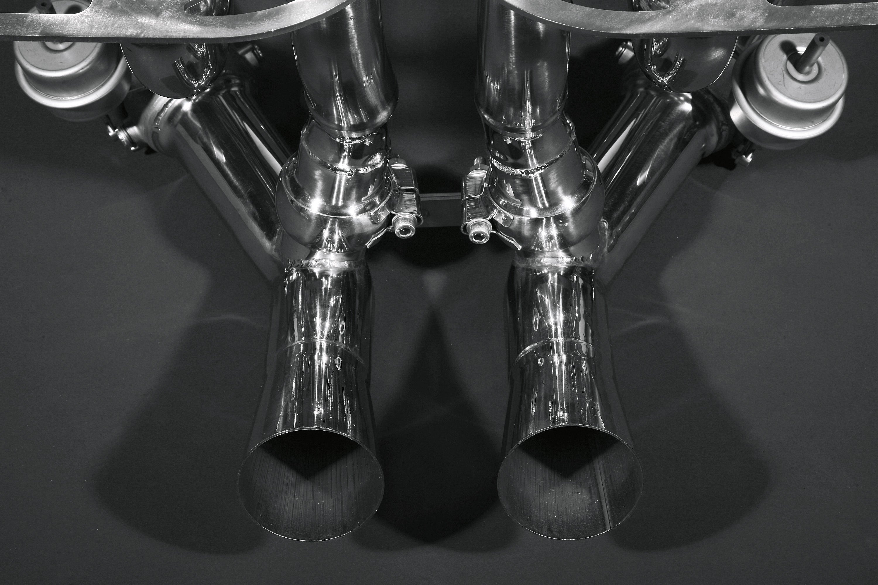 Capristo Murcielago LP640 header collectors from below with twin outlet pipes