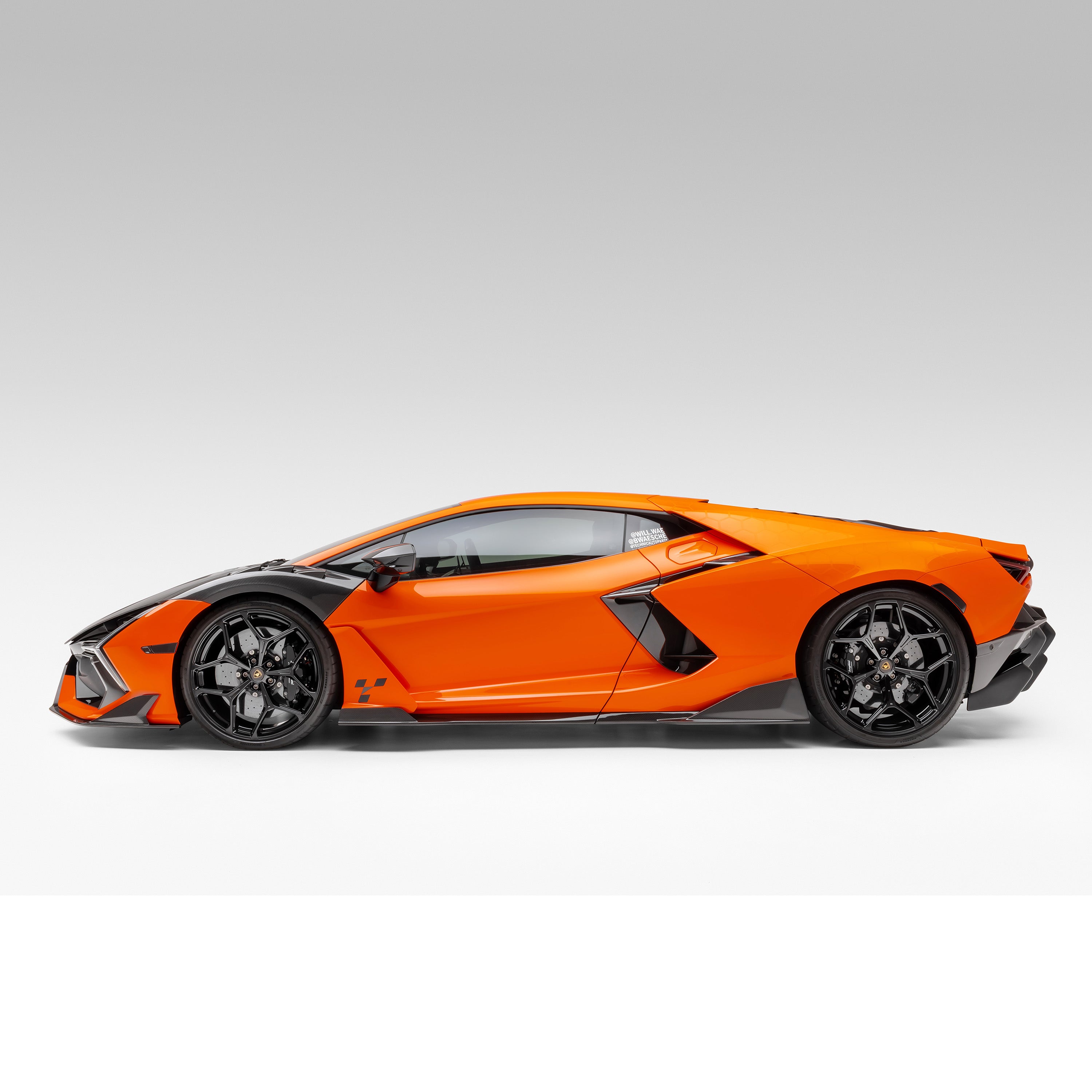 Orange Revuelto with rear diffuser, full side profile